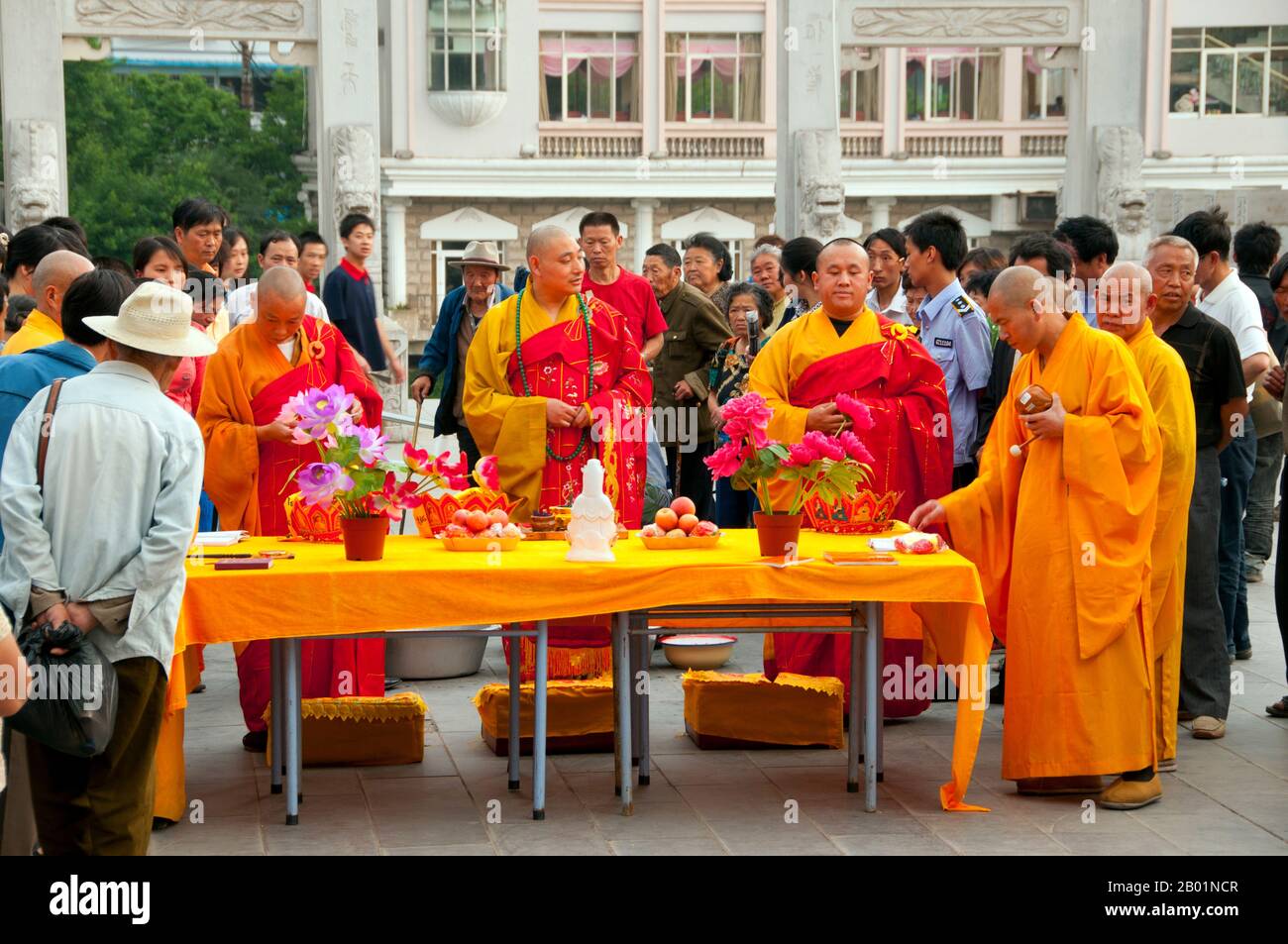 Buddhist monk rituals hi-res stock photography and images - Alamy