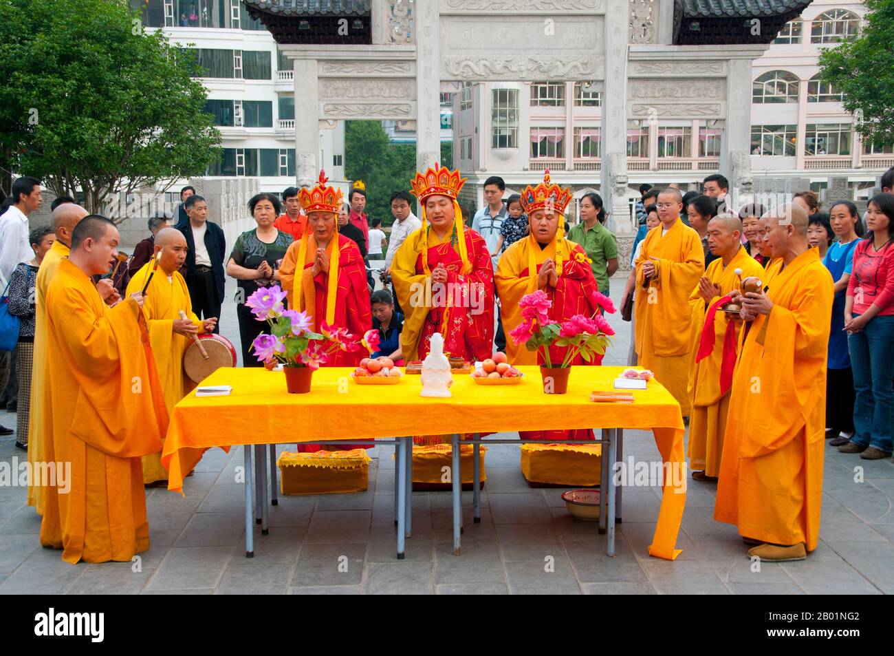 Buddhist monk rituals hi-res stock photography and images - Alamy