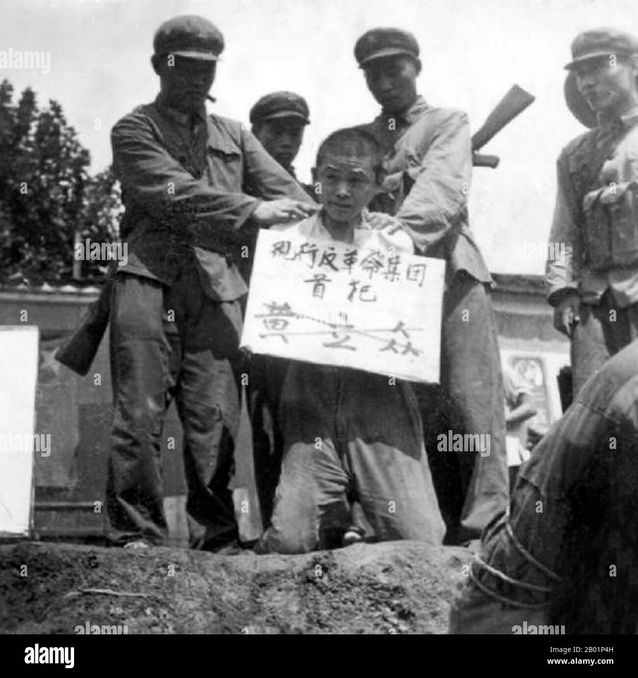 China: A 'counter revolutionary' awaits execution during the Great Leap Forward (1958-1961).  During this period it is estimated that at least 2.5 million people were beaten or tortured to death while 1 to 3 million committed suicide.  The Great Leap Forward of the People's Republic of China (PRC) was an economic and social campaign of the Communist Party of China (CPC), reflected in planning decisions from 1958 to 1961, which aimed to use China's vast population to rapidly transform the country from an agrarian economy into a modern communist society through rapid industrialisation. Stock Photo