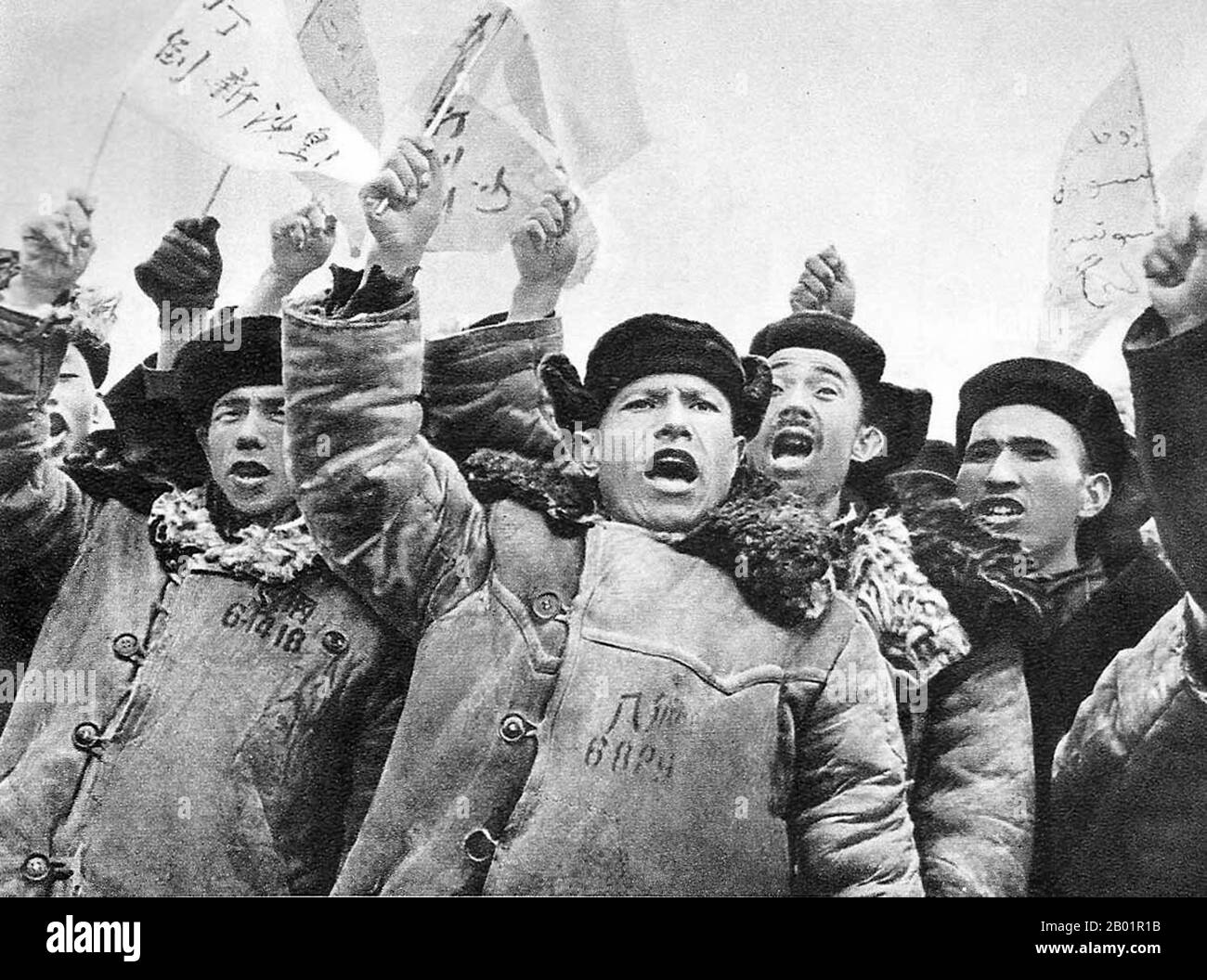 China: Two hundred thousand soldiers and civilians denounce the Soviet revisionist renegade clique in Urumchi, 1969.  Down with the New Tsars!: Soviet Revisionists’ Anti-China Atrocities on the Heilung and Wusuli Rivers.  By March 1969, Sino-Russian border rivalries led to the Sino-Soviet border conflict at the Ussuri River and on Damansky-Zhenbao Island; more small-scale warfare occurred at Tielieketi in August. Stock Photo