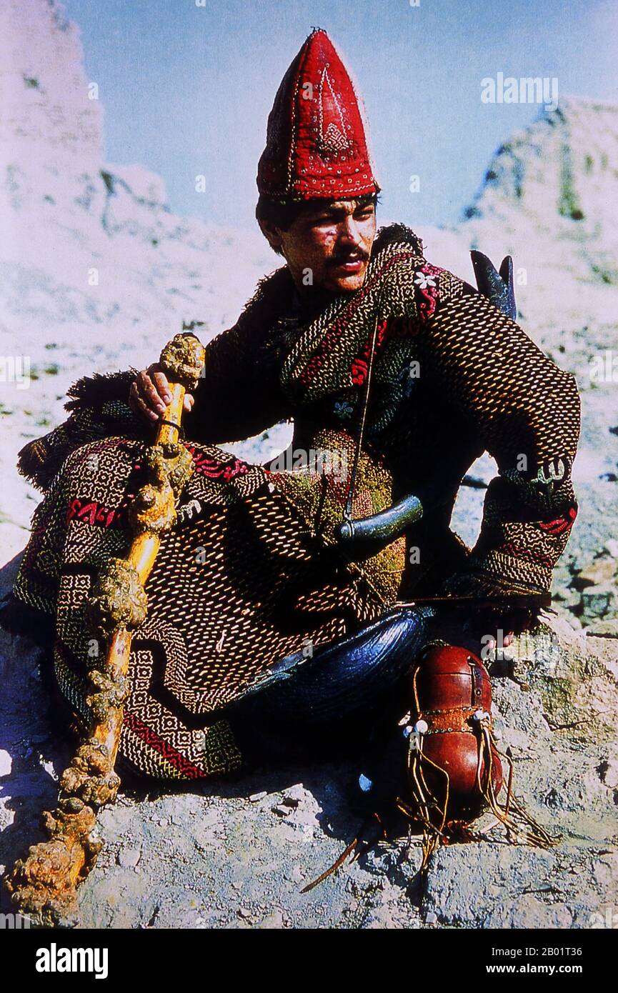 2 olchamli kokrakli yalangoch qizlar Yalangoch rus sportchi ayollar