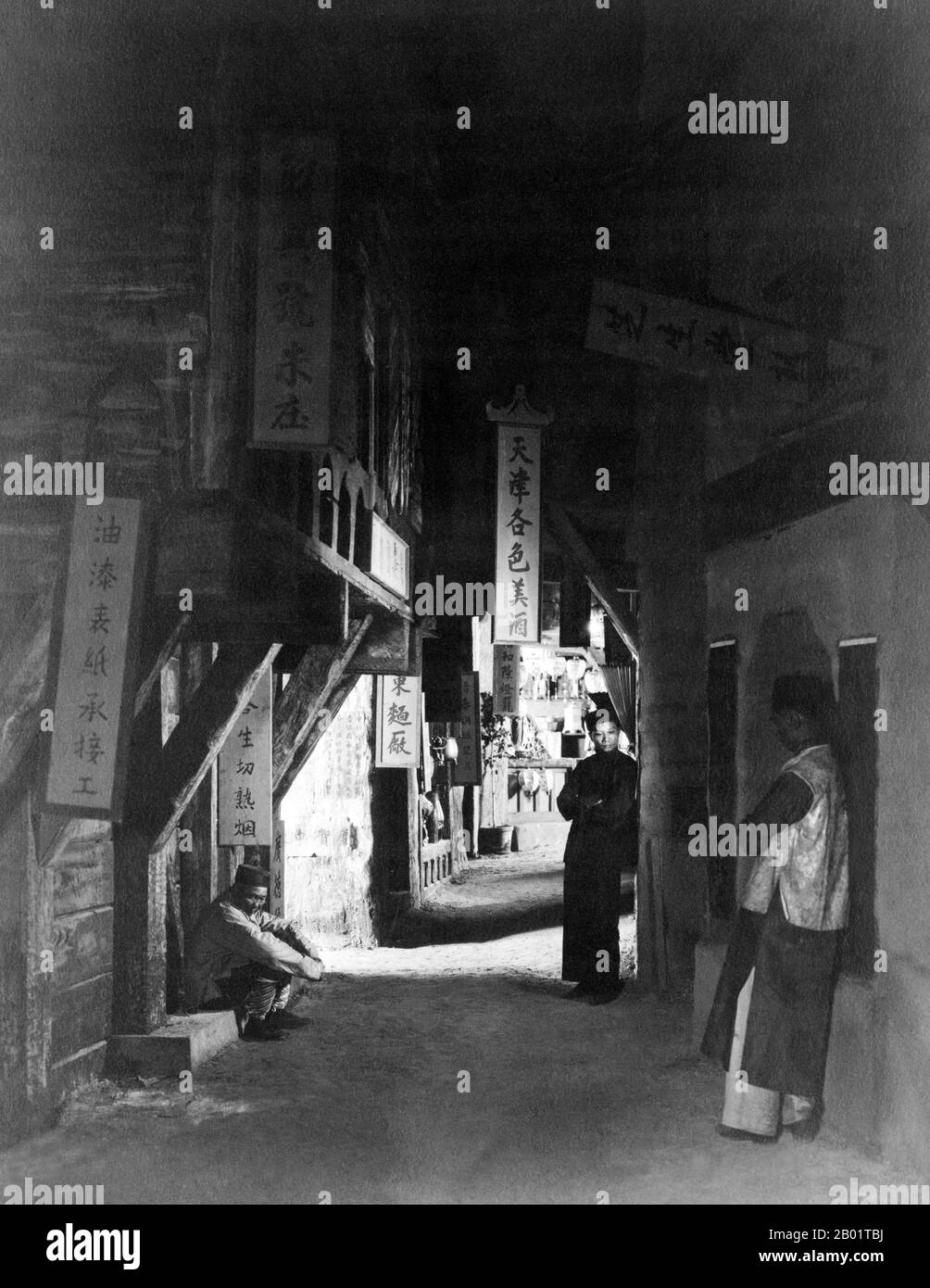 USA: 'Neighbours of the Alley'. Shopkeepers in a back alley, Los Angeles Old Chinatown, c. 1922.  Chinatown in Los Angeles, California is located in the city's downtown area. Built in 1938, it is the second Chinatown to be constructed in Los Angeles. The original historic Chinatown was founded in the late 19th century, but was demolished to make room for Union Station, the city's major rail depot, leaving its residents and businesses displaced. It is one of three current major Chinatowns in California; one in San Francisco and the other being in Oakland. Stock Photo