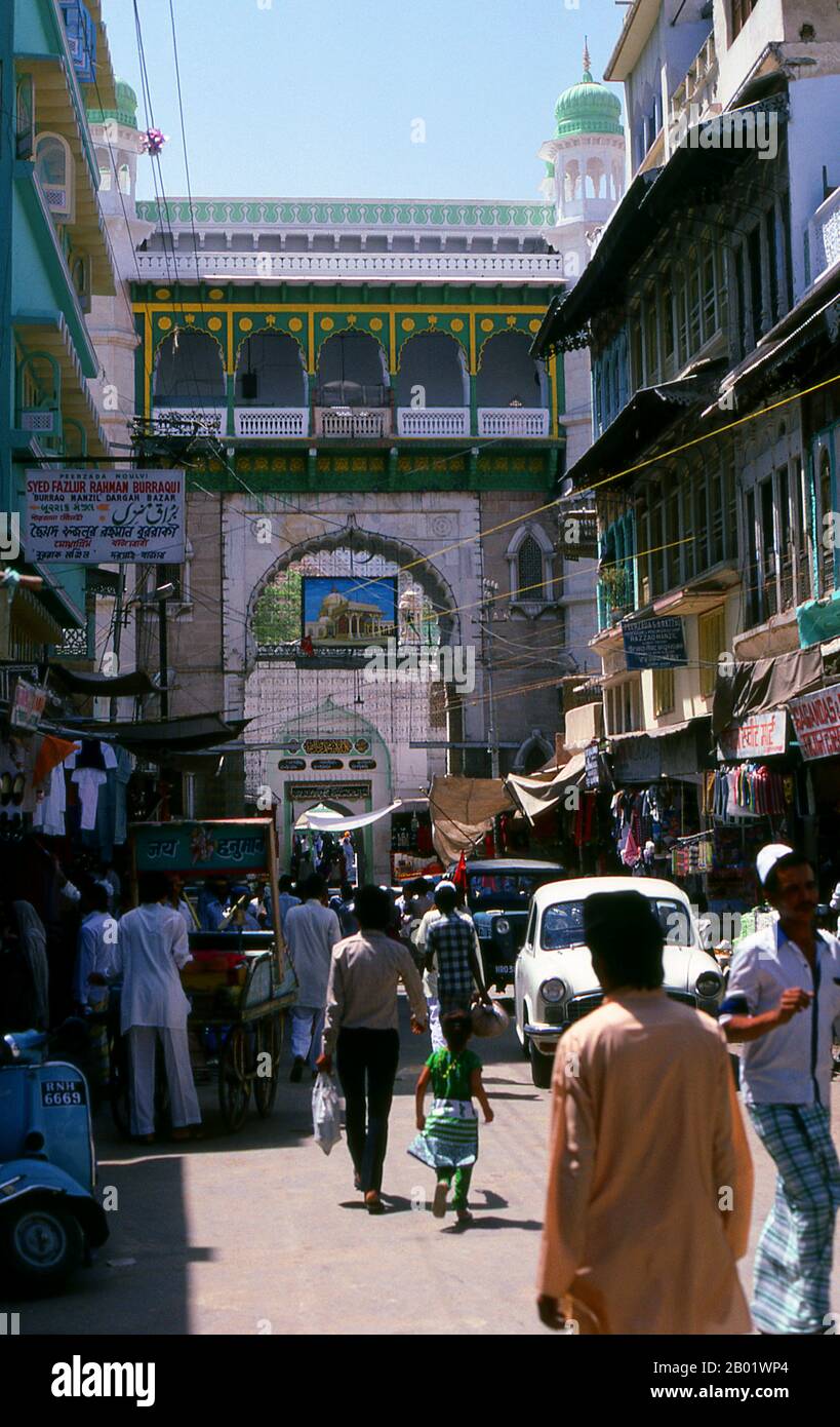 India: The Nizam Gate leading to the Dargah Sharif of Sufi saint Moinuddin Chishti, Ajmer, Rajasthan.  The Nizam Gate was built in 1915 by the Nizam of Hyderabad and leads to the Sufi shrine of Moinuddin Chishti.  Ajmer (Sanskrit: Ajayameru) was founded in the late 7th century CE by Dushyant Chauhan. The Chauhan dynasty ruled Ajmer in spite of repeated invasions by Turkic marauders from Central Asia across the north of India. Ajmer was conquered by Muhammad of Ghor, founder of the Delhi Sultanate, in 1193. However, the Chauhan rulers were allowed autonomy upon the payment of a heavy tribute. Stock Photo