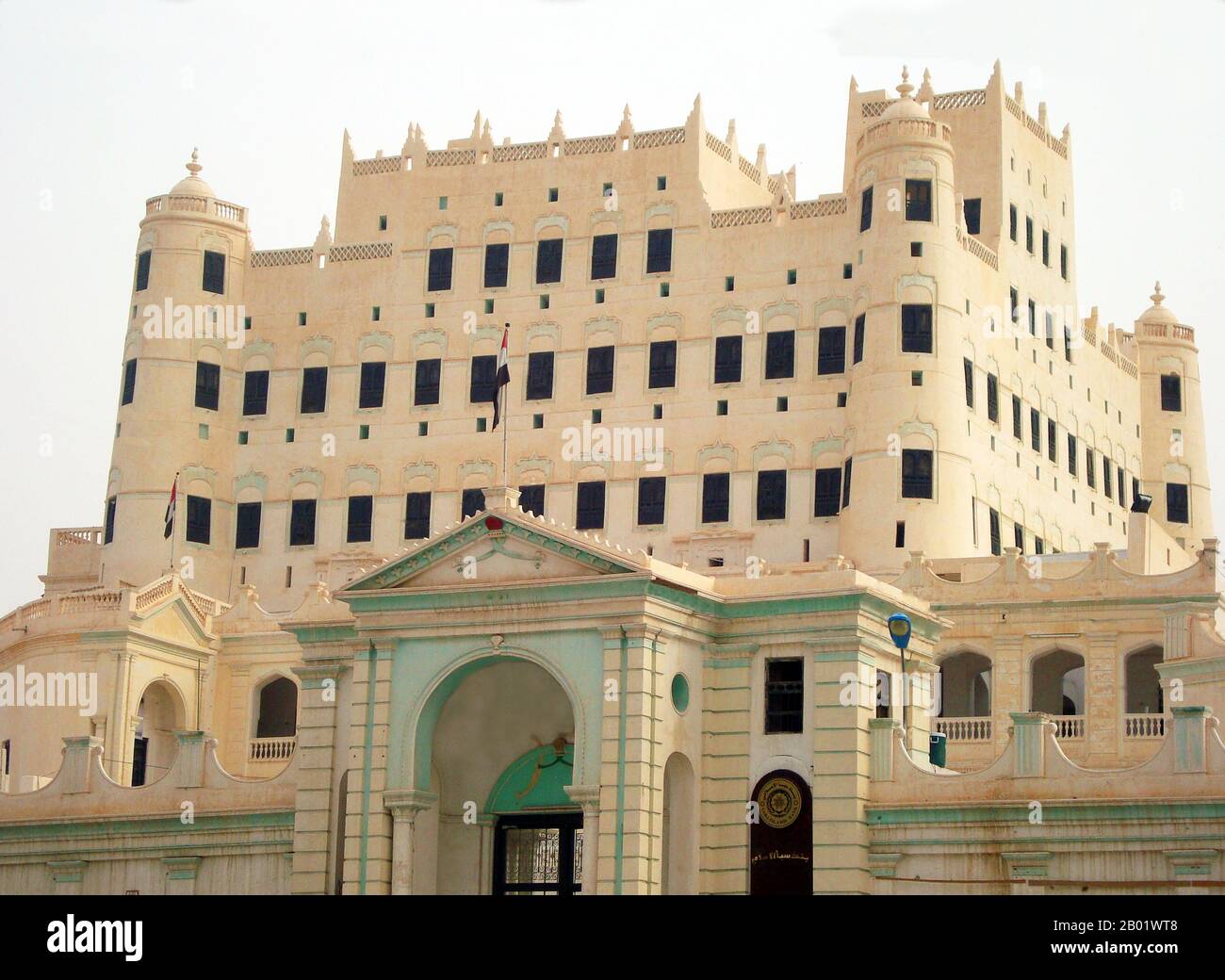 Yemen: The Sultan Al Kathiri Palace, Seiyun, Hadramawt, former seat of the Al-Kathiri Sultanate. Photo by Aiman Alhaddad (CC BY-SA 3.0 License).  Kathiri, officially the Hadhrami Kathiri Dynasty in Seiyun, was a sultanate in the Hadhramaut region of the southern Arabian Peninsula, in what is now officially considered part of Yemen and the Dhofar region of Oman.  The Kathiris once ruled much of Hadhramaut but their power was truncated by the rival Qu'aitis in the 19th century. The Kathiris were eventually restricted to a small inland portion of Hadhramaut with their capital at Seiyun (Say'un). Stock Photo