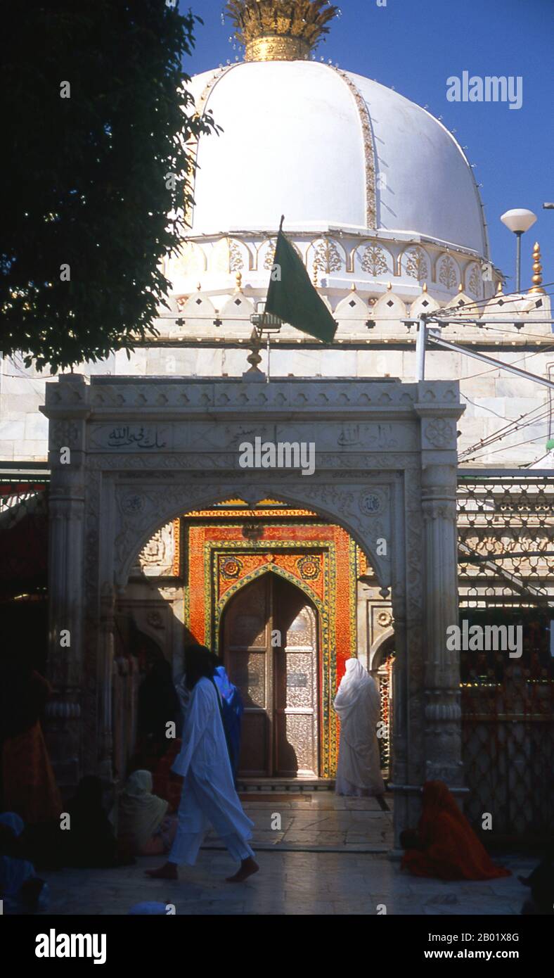 India: The Dargah Sharif of Sufi saint Moinuddin Chishti, Ajmer, Rajasthan.  Sultan-ul-Hind, Moinuddin Chishti (1141-1230), also known as Gharīb Nawāz ('Benefactor of the Poor'), was the most famous Sufi saint of the Chishti Order of the Indian Subcontinent. He introduced and established the order in South Asia.  Ajmer (Sanskrit: Ajayameru) was founded in the late 7th century CE by Dushyant Chauhan. The Chauhan dynasty ruled Ajmer in spite of repeated invasions by Turkic marauders from Central Asia across the north of India. Ajmer was conquered by Muhammad of Ghor in 1193. Stock Photo