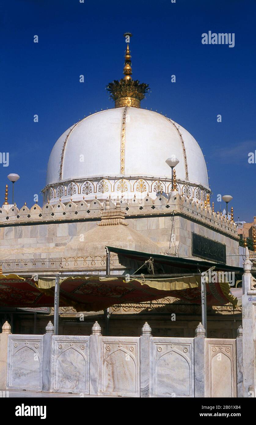 India: The Dargah Sharif of Sufi saint Moinuddin Chishti, Ajmer, Rajasthan.  Sultan-ul-Hind, Moinuddin Chishti (1141-1230), also known as Gharīb Nawāz ('Benefactor of the Poor'), was the most famous Sufi saint of the Chishti Order of the Indian Subcontinent. He introduced and established the order in South Asia.  Ajmer (Sanskrit: Ajayameru) was founded in the late 7th century CE by Dushyant Chauhan. The Chauhan dynasty ruled Ajmer in spite of repeated invasions by Turkic marauders from Central Asia across the north of India. Ajmer was conquered by Muhammad of Ghor 1193. Stock Photo