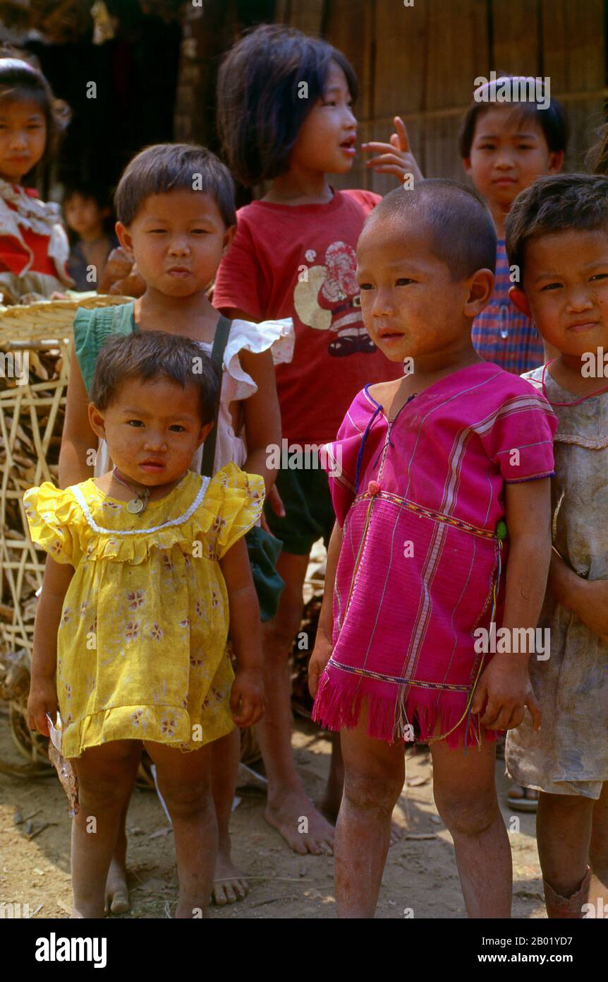 Thailand: Karen children in a village near Mae Sariang, Mae Hong Son  Province, northern Thailand. The Karen or Kayin people (Pwa Ka Nyaw Poe or  Kanyaw in Sgaw Karen and Ploan in
