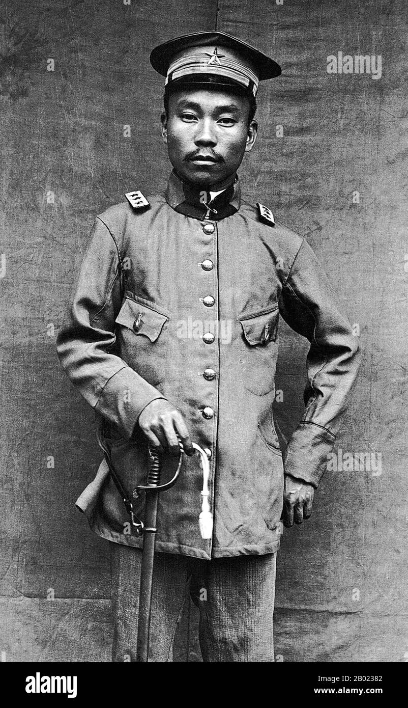 China: A Chinese military officer, late Qing Period. Photograph by Leone Nani (1880-1935), c. 1903.  Leone Nani was an Italian Jesuit missionary and photographer who was active in and around Xi'an at the beginning of the 20th century. Stock Photo
