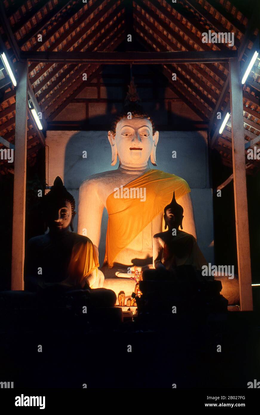 Thailand: The Luang Pho Khao Buddha image at the site of Wat Sadeu Muang (aka Wat Inthakin), Chiang Mai.  Wat Inthakin also known as Wat Sadeu Muang or ‘Temple of the City Navel’, was once the location of the lak muang or city pillar, known as the Sao Inthakhin or ‘Pillar of Indra’. As such, it was – and is – a locality imbued with the greatest spiritual and ritual significance. It is not recorded when the city pillar was first set up here, but it is likely to have been at the founding of the city by King Mangrai in 1296. Stock Photo