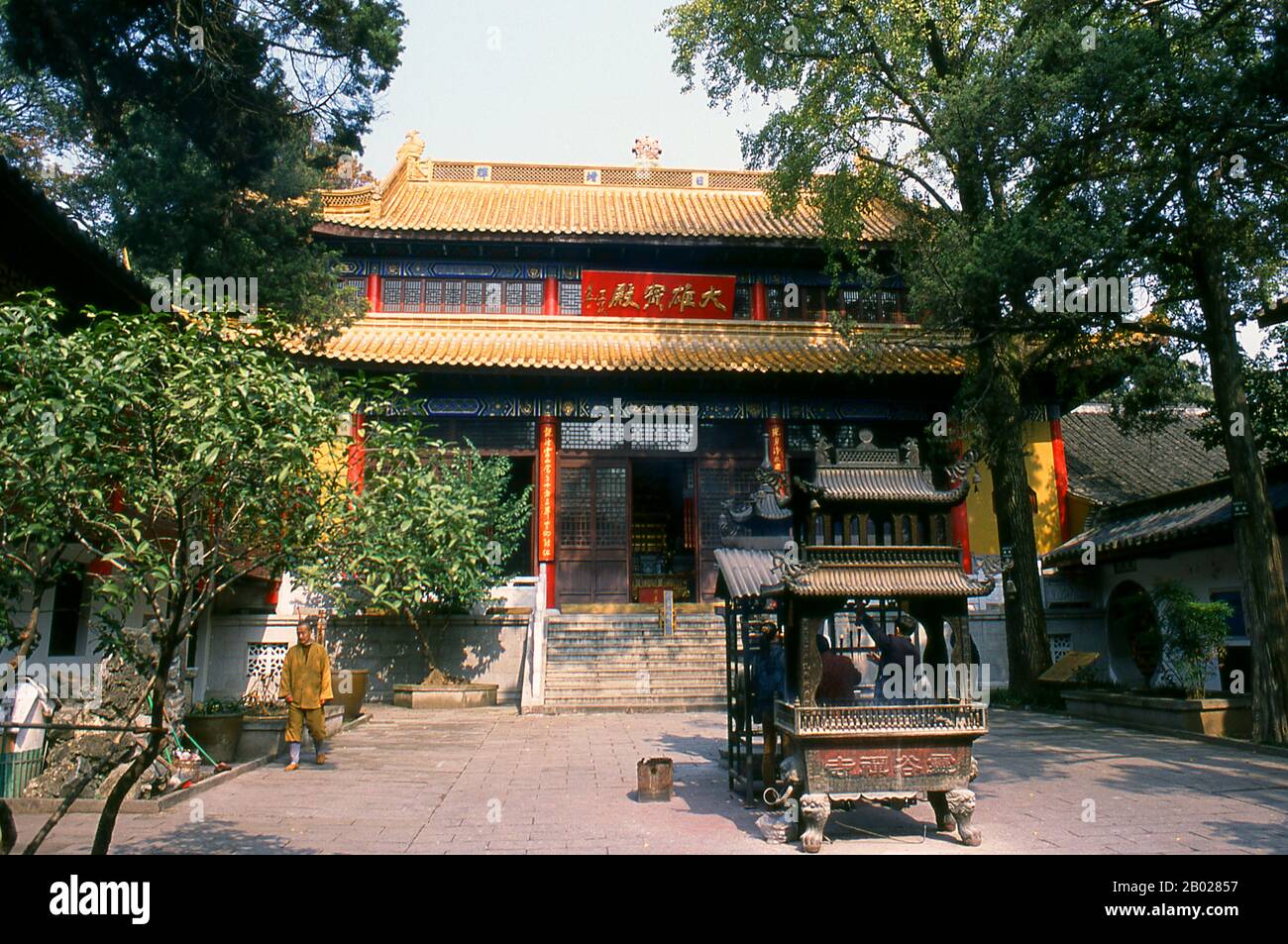 Monk at linggu temple hires stock photography and images Alamy