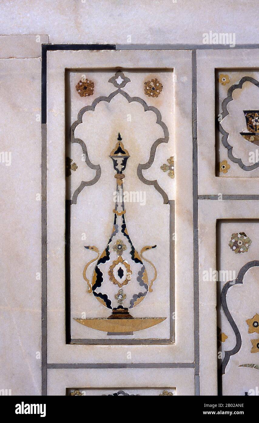 India: Elaborate pietra dura marble inlay at the tomb of I'timad-ud ...