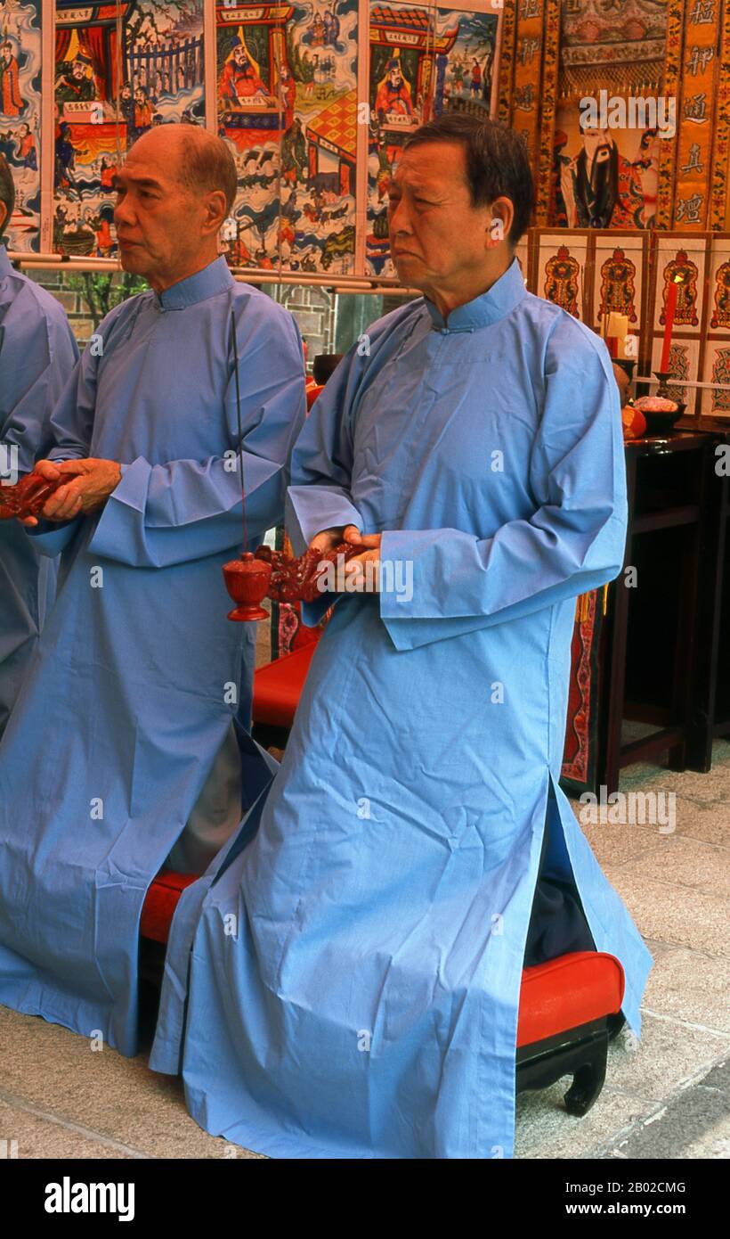 Taiwan: Taipei businessmen take part in a Taoist ritual at Dalongdong ...