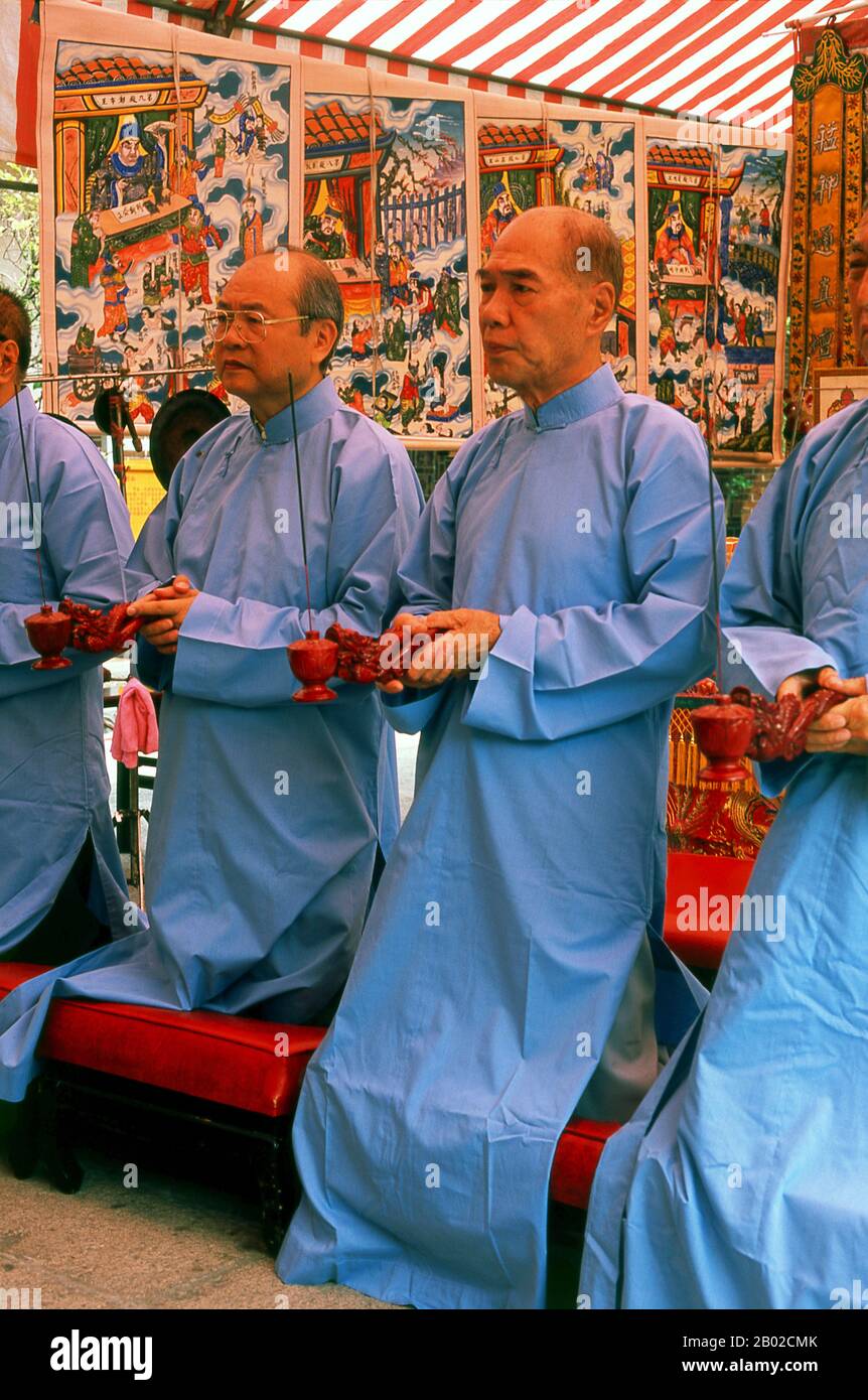 Taiwan: Taipei businessmen take part in a Taoist ritual at Dalongdong ...