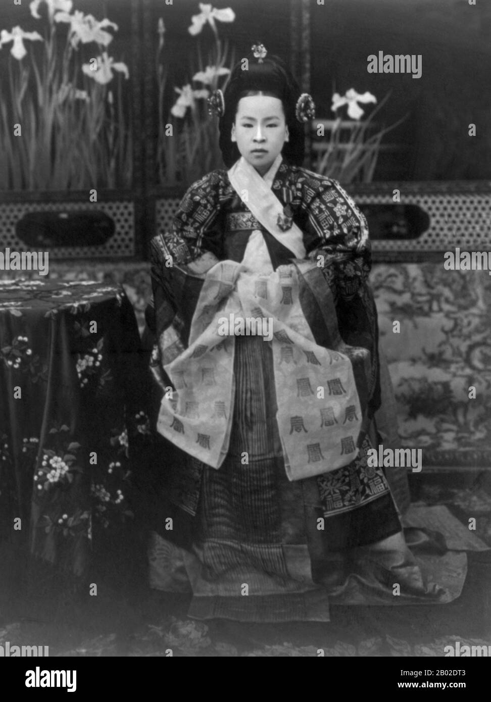 Korean Empire High Resolution Stock Photography And Images Alamy Imparatorice myeongseong 19 ekim 1851 de dogdu. https www alamy com empress sunmyeong of the korean empire 20 november 1872 20 july 1907 was the consort of emperor yunghui the last emperor of the joseon dynasty and korea sunjong the emperor yunghui 1874 1926 was the second son of emperor gojong and served as the second and last emperor of korea of the yi dynasty his reign would only last from 1907 until 1910 when he was forced to abdicate by japan and lived for the rest of his life virtually imprisoned in his palace image344262131 html