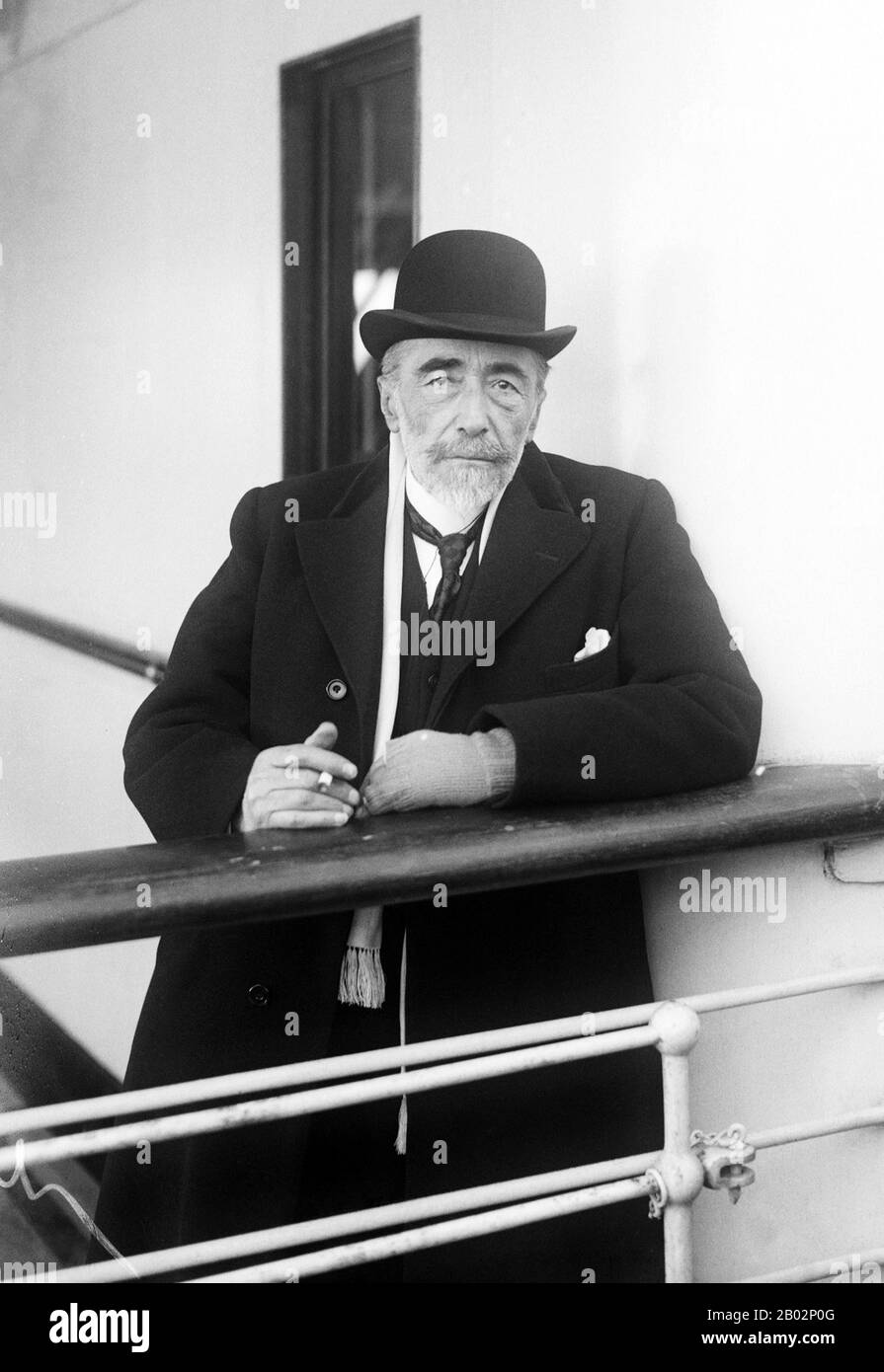 UK / Poland: Joseph Conrad, born Józef Teodor Konrad Korzeniowski (1857-1924) arriving in New York by ship, 1920. Joseph Conrad (born Józef Teodor Konrad Korzeniowski in Berdichev, Ukraine) was a Polish novelist who wrote in English, after settling in England. Conrad is regarded as one of the great novelists in English, although he did not speak the language fluently until he was in his twenties (and then always with a marked Polish accent). Stock Photo
