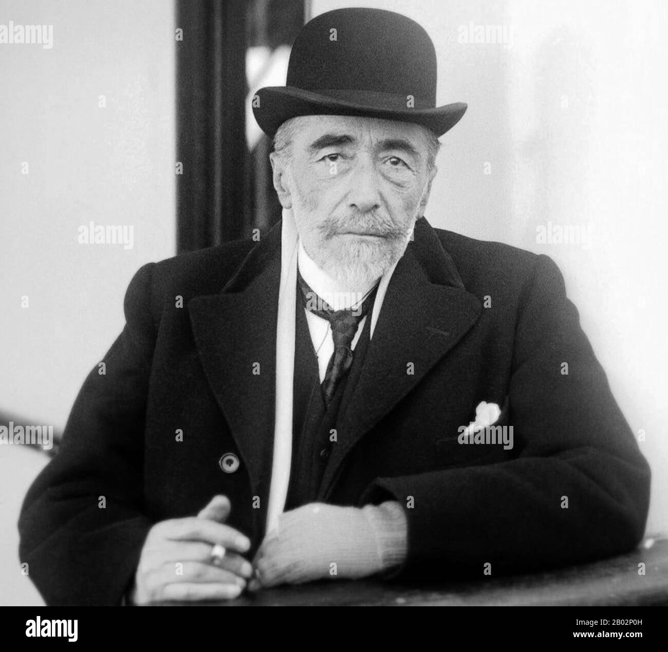UK / Poland: Joseph Conrad, born Józef Teodor Konrad Korzeniowski (1857-1924) arriving in New York by ship, 1920. Joseph Conrad (born Józef Teodor Konrad Korzeniowski in Berdichev, Ukraine) was a Polish novelist who wrote in English, after settling in England. Conrad is regarded as one of the great novelists in English, although he did not speak the language fluently until he was in his twenties (and then always with a marked Polish accent). Stock Photo