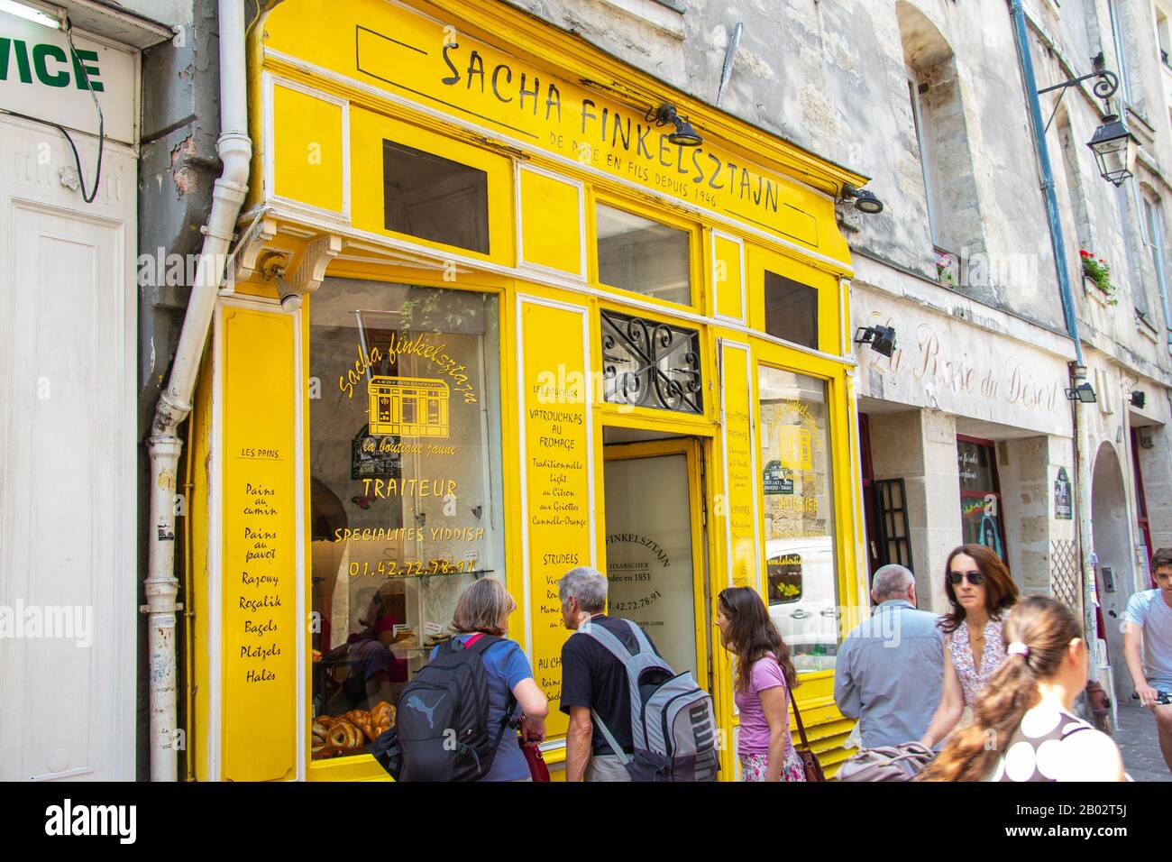 Jewish bakery in Le Marais, Paris Stock Photo Alamy