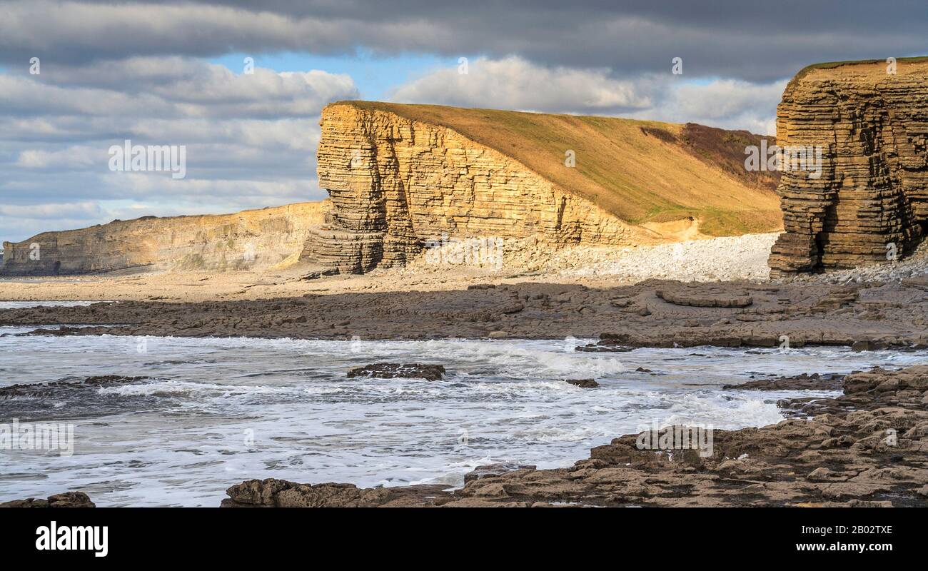 nash point coastline limestone pavement cliff strata geology geological formations, fossils, rock pools,glamorgan Heritage Coast south wales uk gb Stock Photo