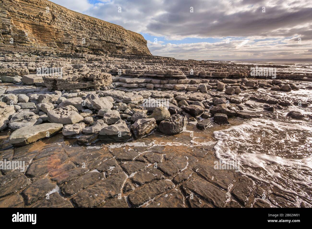 nash point coastline limestone pavement cliff strata geology geological formations, fossils, rock pools,glamorgan Heritage Coast south wales uk gb Stock Photo