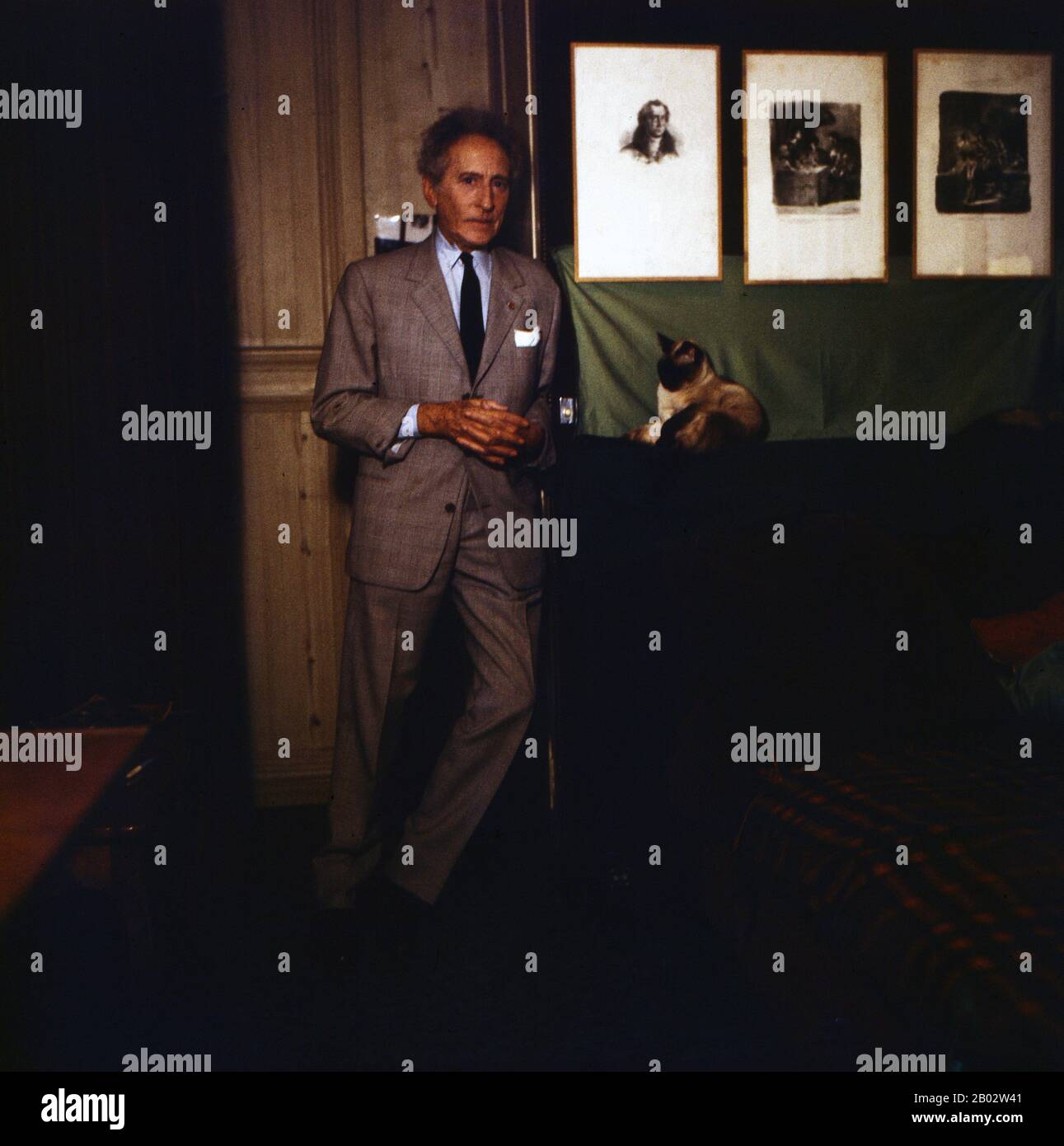 Jean Cocteau, französischer Schriftsteller, Regisseur und Maler, in