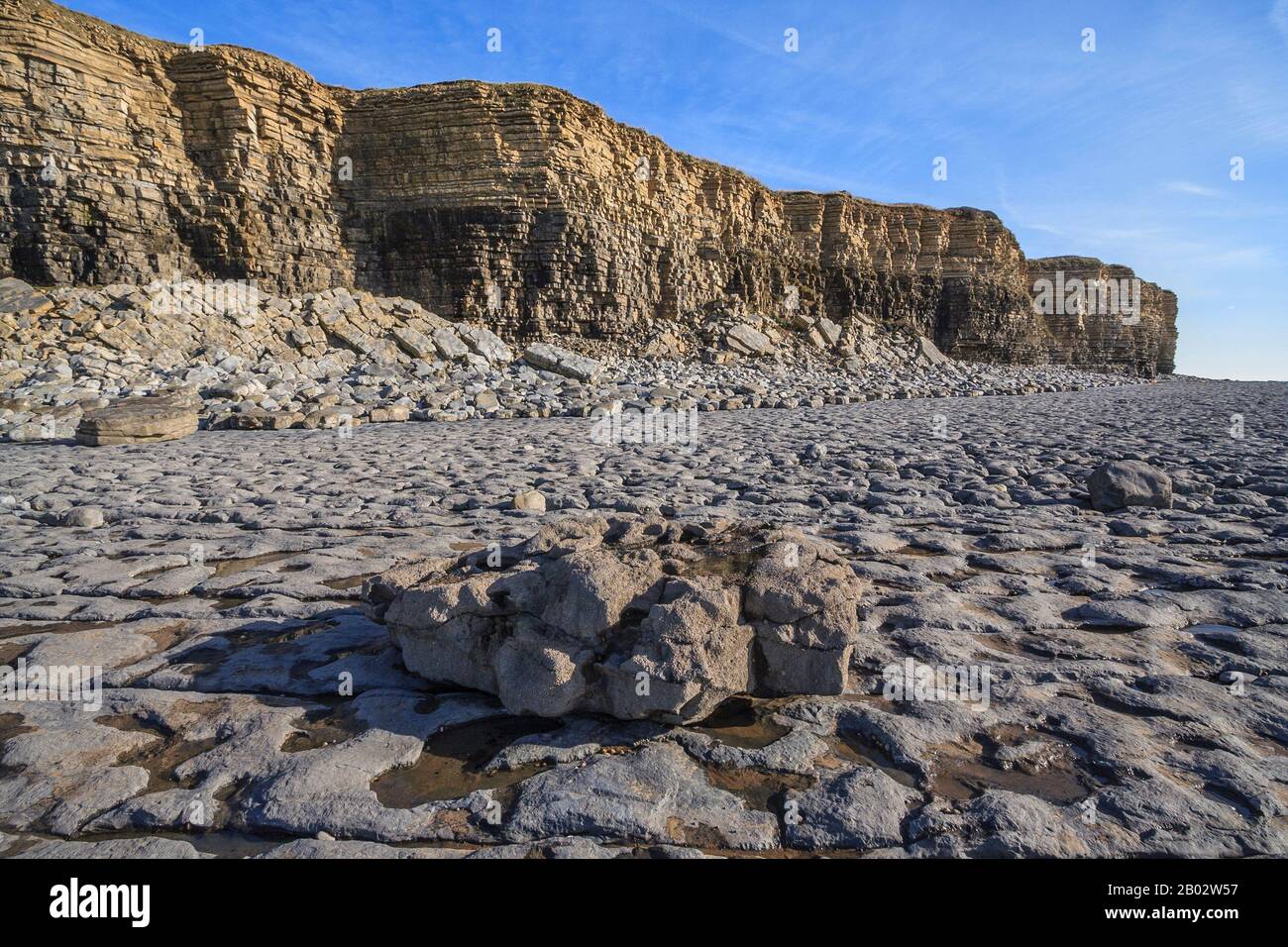 nash point coastline limestone pavement cliff strata geology geological formations, fossils, rock pools,glamorgan Heritage Coast south wales uk gb Stock Photo