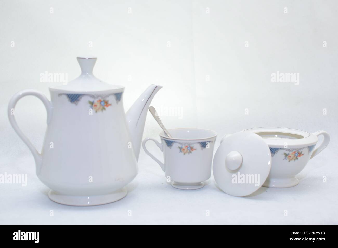 Download Mock Up Design Set Of Elegant And Traditional Teapot Colorful White And Blue Coffee Cup Tea Cup On Cup S Plate Beside The Hot Tea Pot Design Dr Stock Photo Alamy