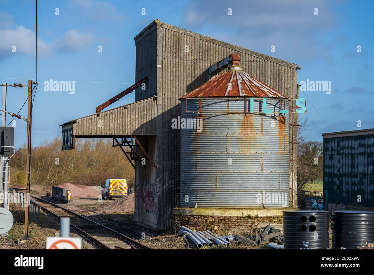 Derelict Myhills Grain Silo at Whittlesford Parkway Station, South Cambridgeshire. Was used for loading animal feed onto trains. Stock Photo