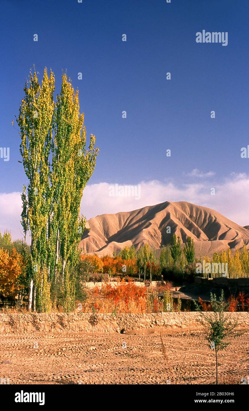 The Kunlun Mountains are one of the longest mountain chains in Asia, extending more than 3,000 km. In the broadest sense, it forms the northern edge of the Tibetan Plateau south of the Tarim Basin and the Gansu Corridor and continues east south of the Wei River to end at the North China Plain. Stock Photo