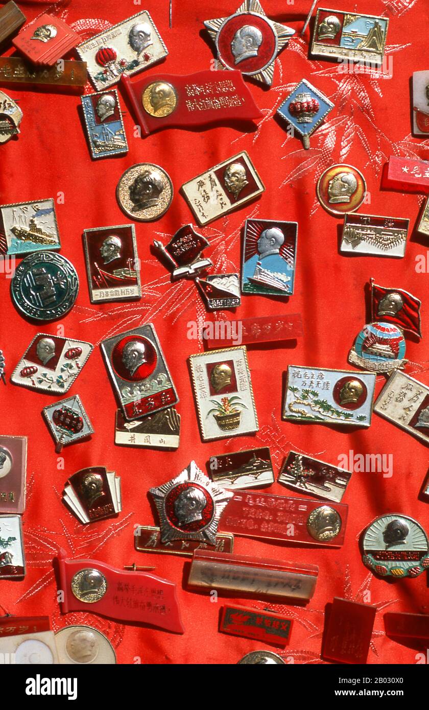 China: Mao badges and other memorabilia for sale in Nanshi or the Old Town area, Shanghai. Shanghai began life as a fishing village, and later as a port receiving goods carried down the Yangzi River. From 1842 onwards, in the aftermath of the first Opium War, the British opened a ‘concession’ in Shanghai where drug dealers and other traders could operate undisturbed. French, Italians, Germans, Americans and Japanese all followed. By the 1920s and 1930s, Shanghai was a boom town and an international byword for dissipation. Stock Photo
