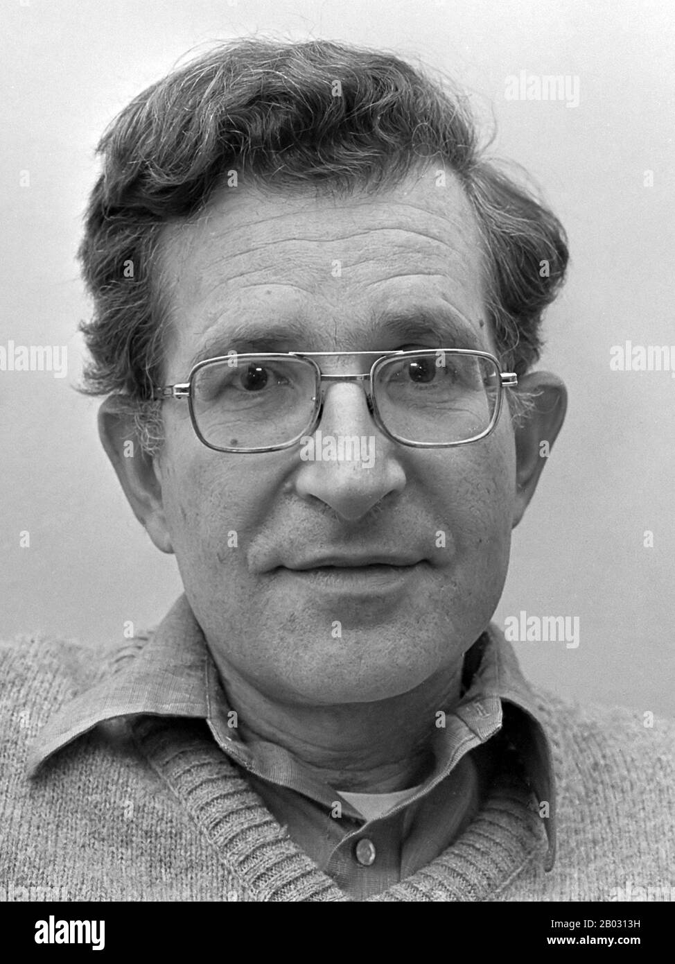 Noam chomsky 1977 hi-res stock photography and images - Alamy