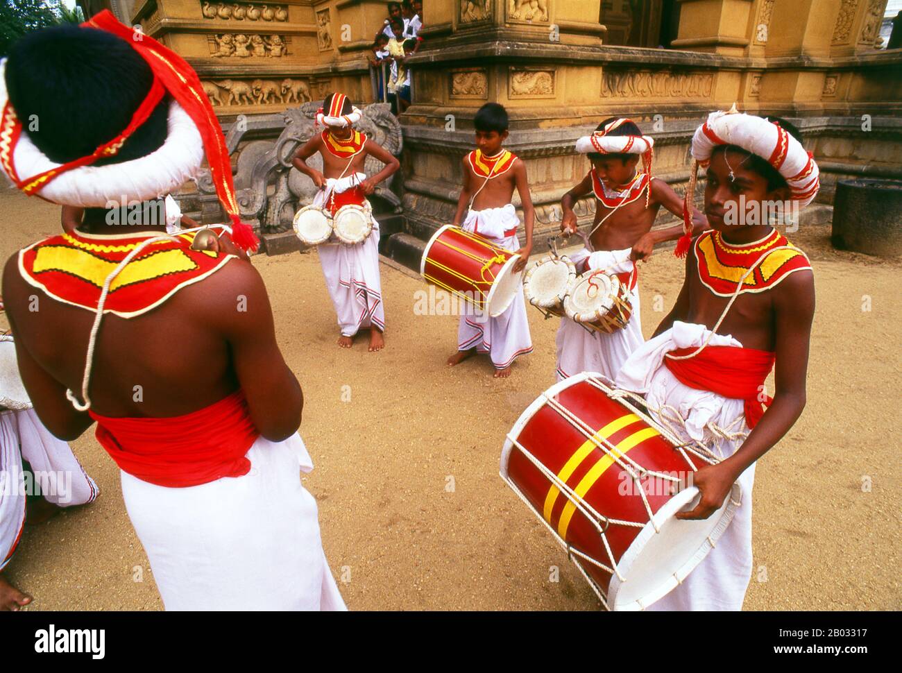 Children in sri lankan festivals hi-res stock photography and images ...