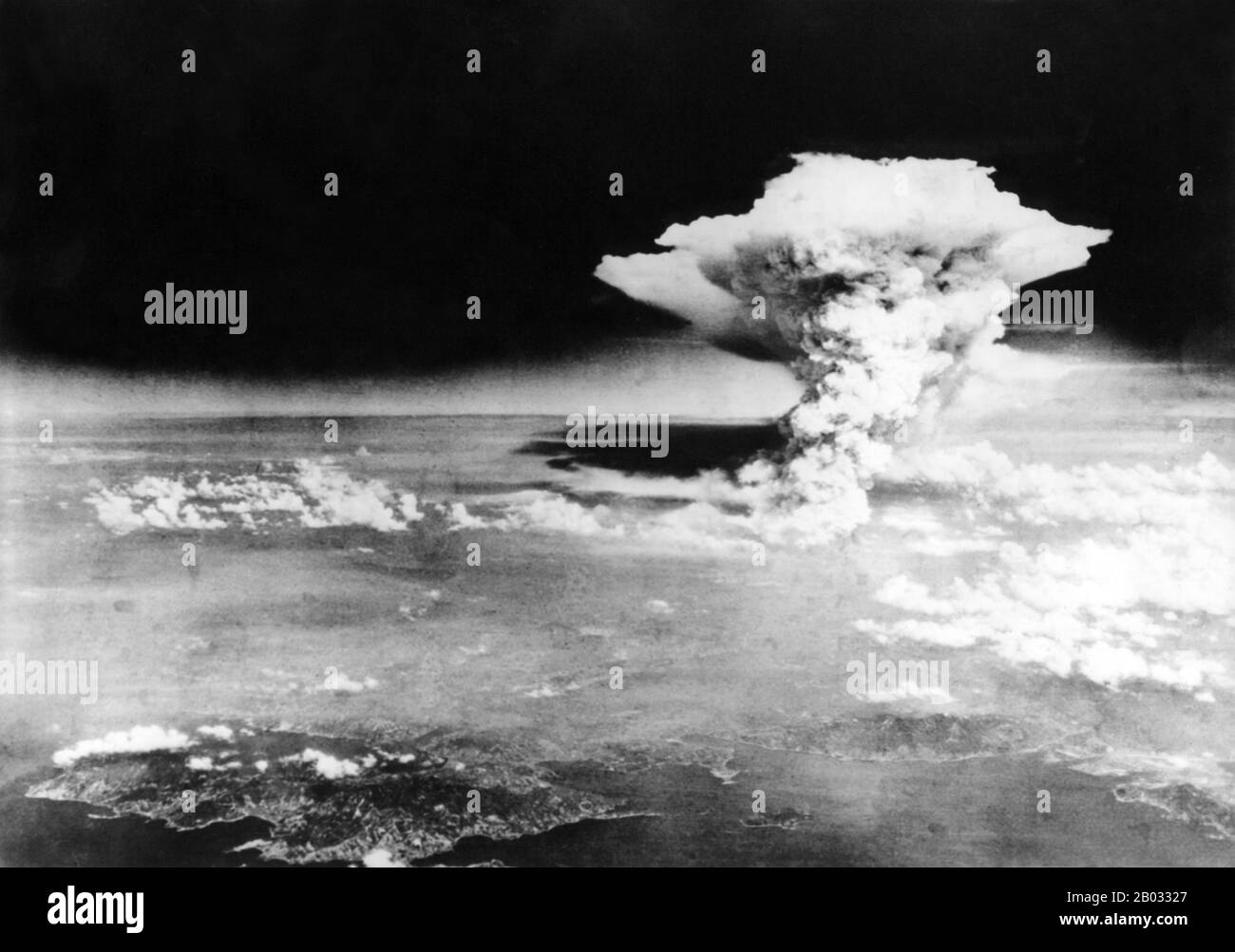 The United States, with the consent of the United Kingdom as laid down in the Quebec Agreement, dropped nuclear weapons on the Japanese cities of Hiroshima and Nagasaki in August 1945, during the final stage of World War II.  The two bombings, which killed at least 129,000 people, remain the only use of nuclear weapons for warfare in history. Stock Photo
