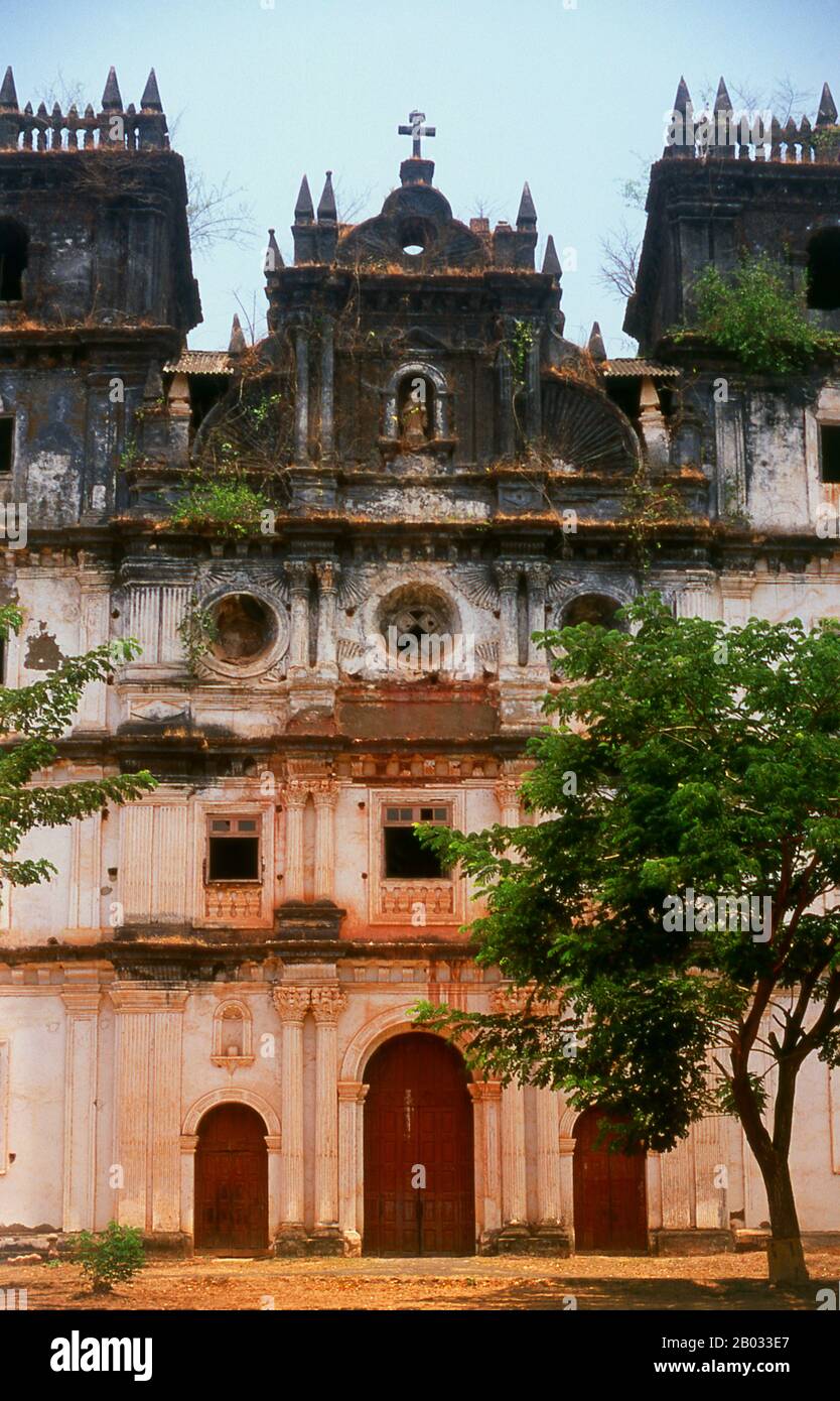 Construction of the Church of St. Anne began in 1577 by Monsignor Francisco de Rego (1681–1689). It was completed in 1695, by his successor, Rev. Fr. Antonio Francisco da Cunha.  Under King Manuel I, the Portuguese set up a government in India in 1505, six years after the discovery of a sea route to Calicut in southwest India by Vasco da Gama. The Portuguese originally based their administration in Kochi, or Cochin, in Kerala, but in 1510 moved to Goa. Until 1752, the ‘State of India’ included all Portuguese possessions in the Indian Ocean, from southern Africa to Southeast Asia, governed by e Stock Photo