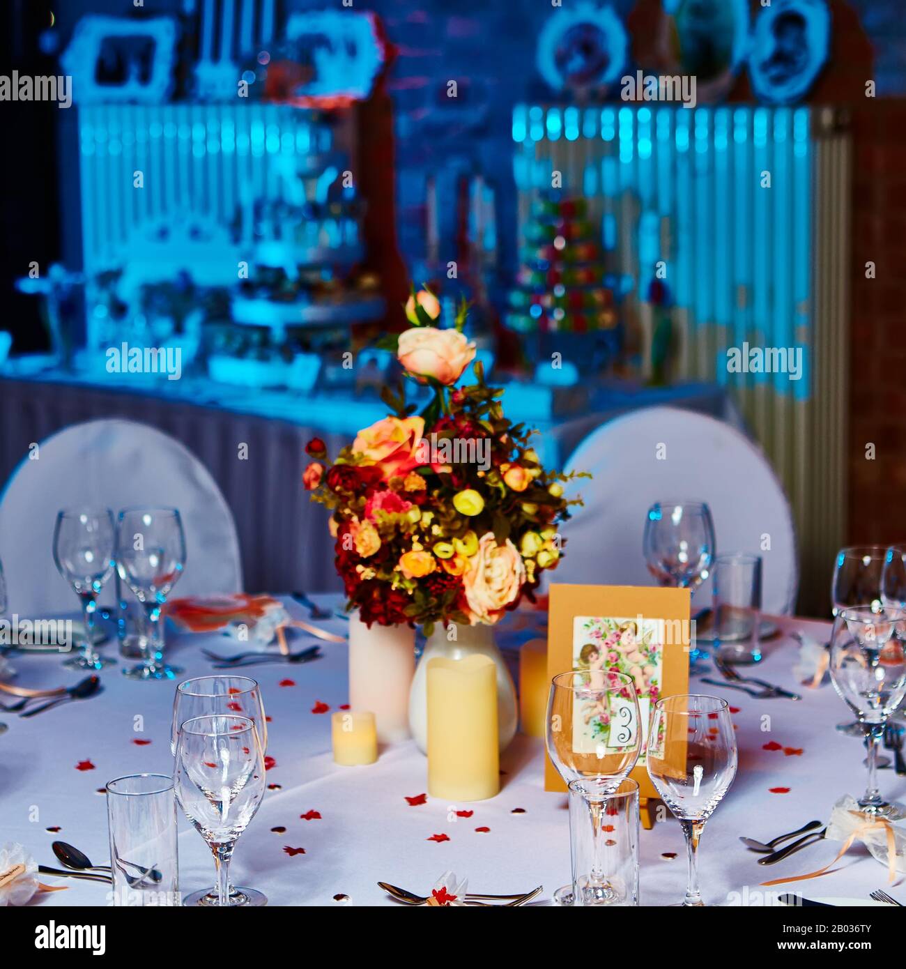 The elegant table setting in wedding ready for event Stock Photo - Alamy