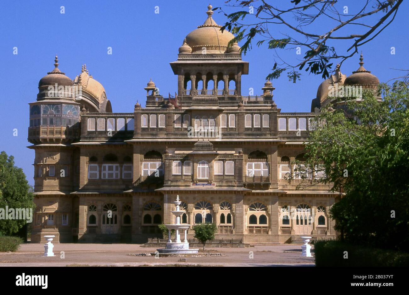 Vijaya Vilas Palace is the one time summer palace of the Jadeja Rajas of Kutch. The palace was built during the reign of Maharao Shri Khengarji III, the Maharao of Kutch, as a summer resort for the use of his son and heir to the kingdom, the Yuvraj Shri Vijayaraji. The construction of the palace started in 1920 and was completed in 1929.  Kutch (often spelled Kachch) is the northwestern part of the Indian state of Gujarat, divided from the main part of the state by the Arabian Sea and a stretch of salt marshes. To its north lies the Pakistani province of Sind. The name Kutch is said to be deri Stock Photo