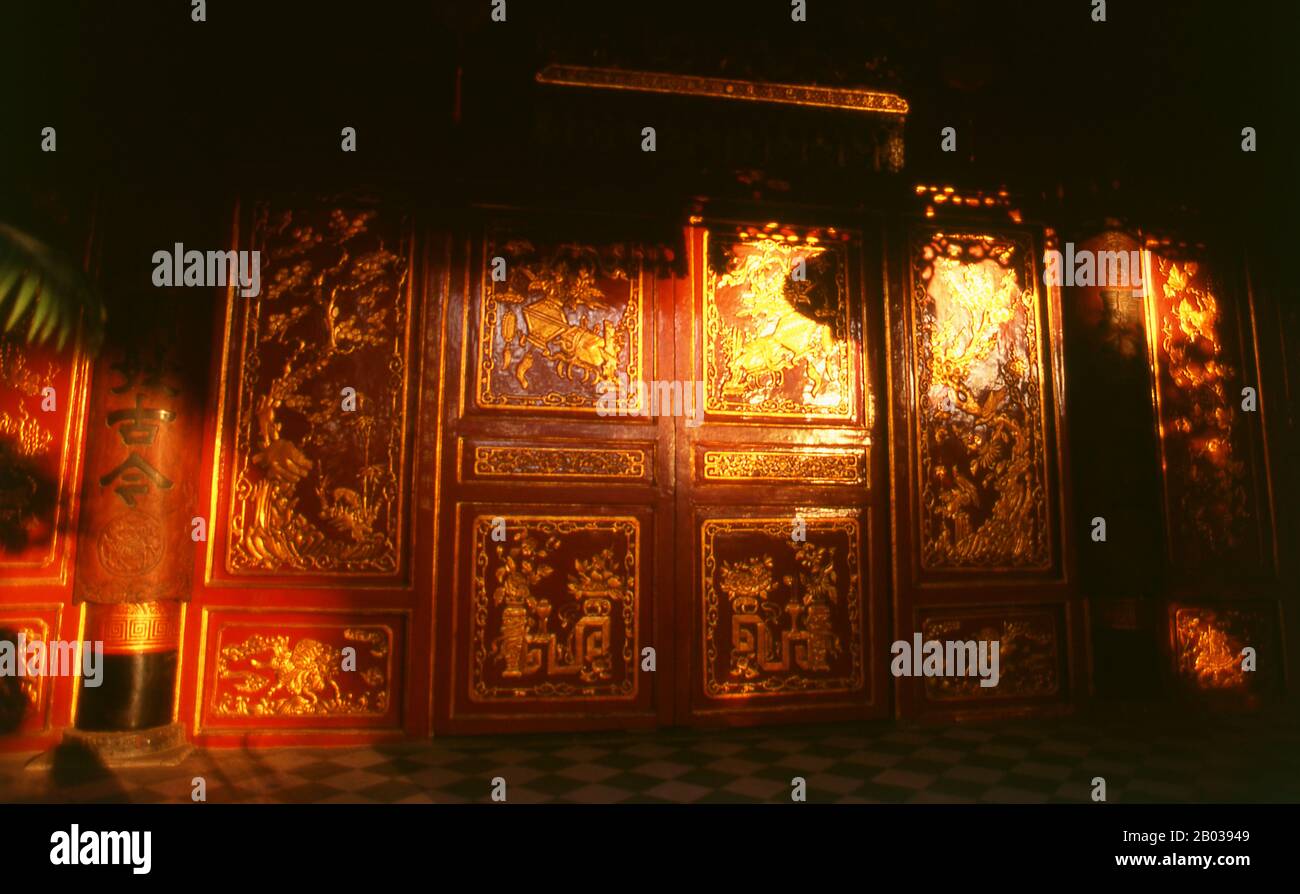 Quan Thanh Temple Vietnamese đền Quan Thanh Was Established During The Reign Of Emperor Ly Thai Quan Thanh Temple Vietnamese đền Quan Thanh Was Established During The Reign Of Emperor Ly Thai
