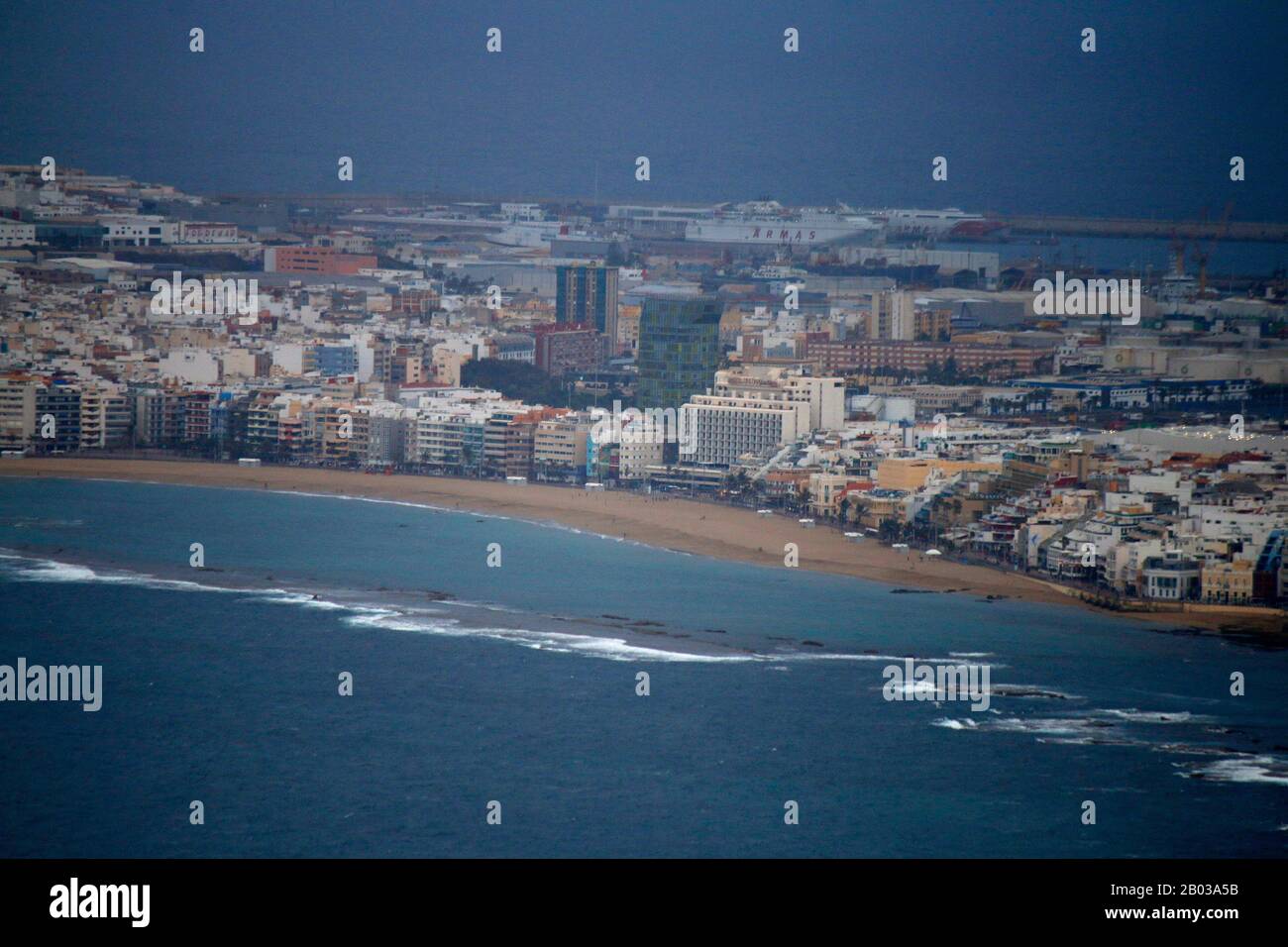 Impressionen: Luftbild: Skyline, Stadtstrand Playa de las Canteras, Las  Palmas, Gran Canaria, Kanarische Inseln, Spanien/ impressions: aerial view  of Stock Photo - Alamy