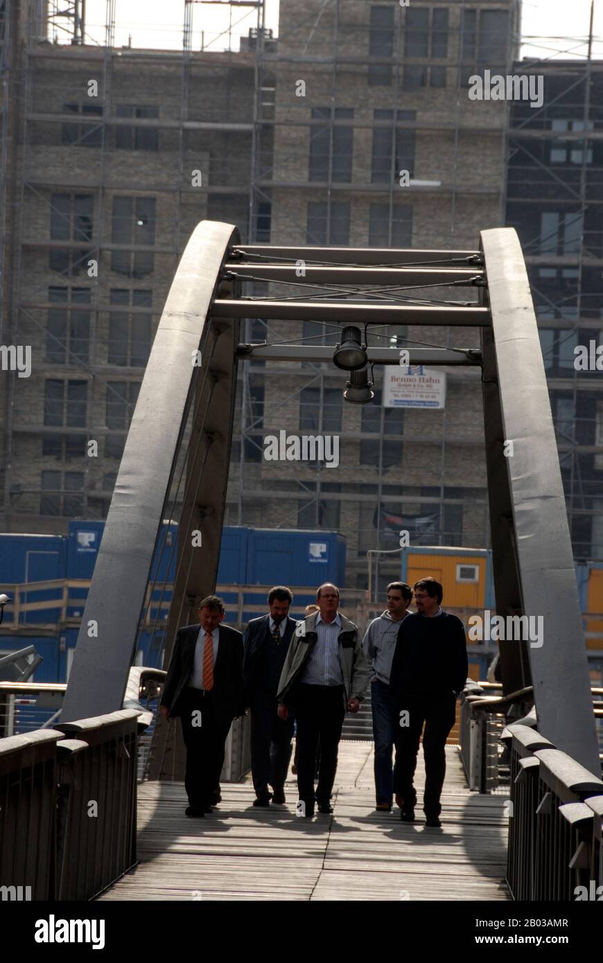 Office Workers Crossing A Footbridge In The Old Warehouse Area Of Modern Offices And Apartments In The Hamburg Port Of Hamburg In Germany Stock Photo Alamy