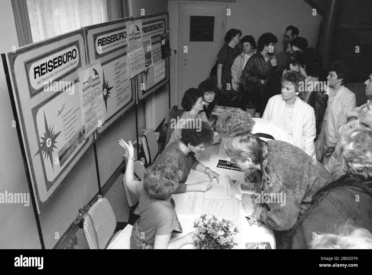 15 November 1989, Saxony, Torgau: Crush - The travel agency of the GDR presents itself at the end of the 1980s at the 8th cultural fair in Torgau with travel offers. Exact date of recording not known. Photo: Volkmar Heinz/dpa-Zentralbild/ZB Stock Photo