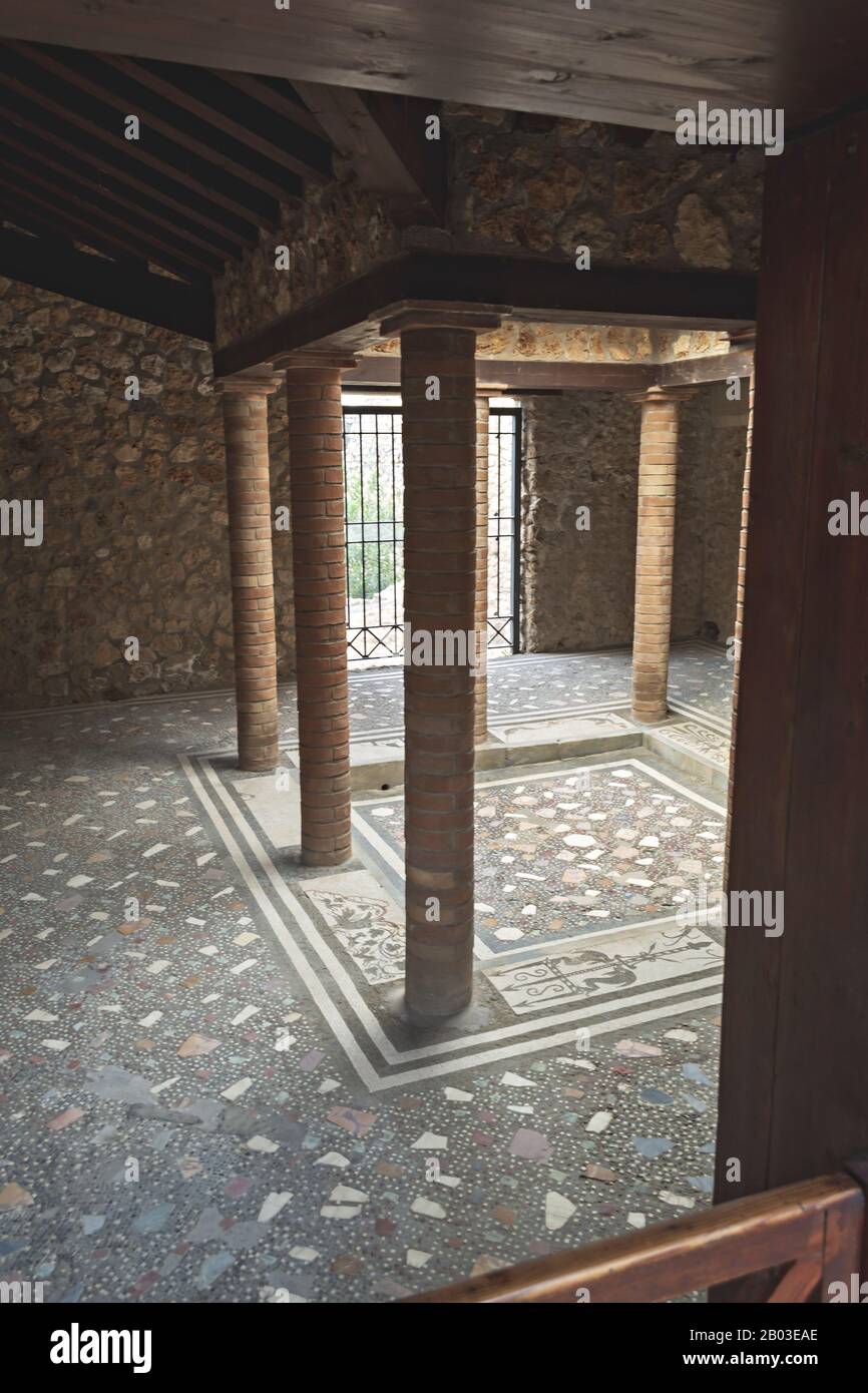 pompei gli scavi colonne interno di una casa Stock Photo