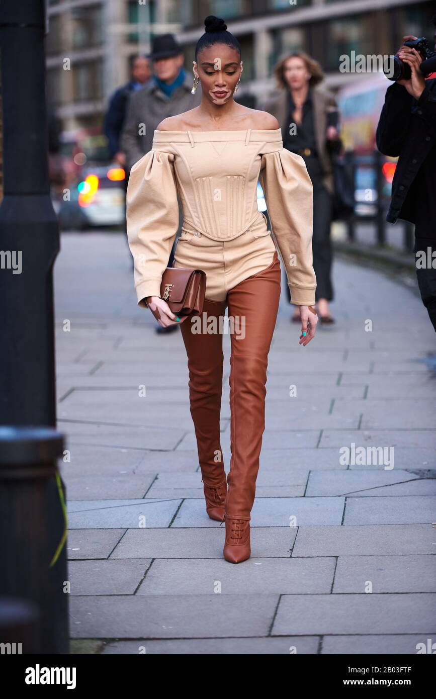 Burberry autumn sales winter 2020