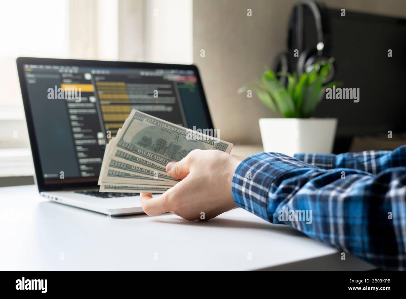 Earn money using computer hi-res stock photography and images - Alamy