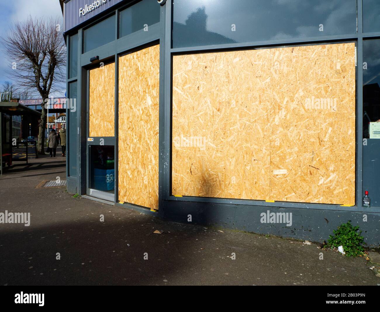 Boarded up shop front in high street Stock Photo