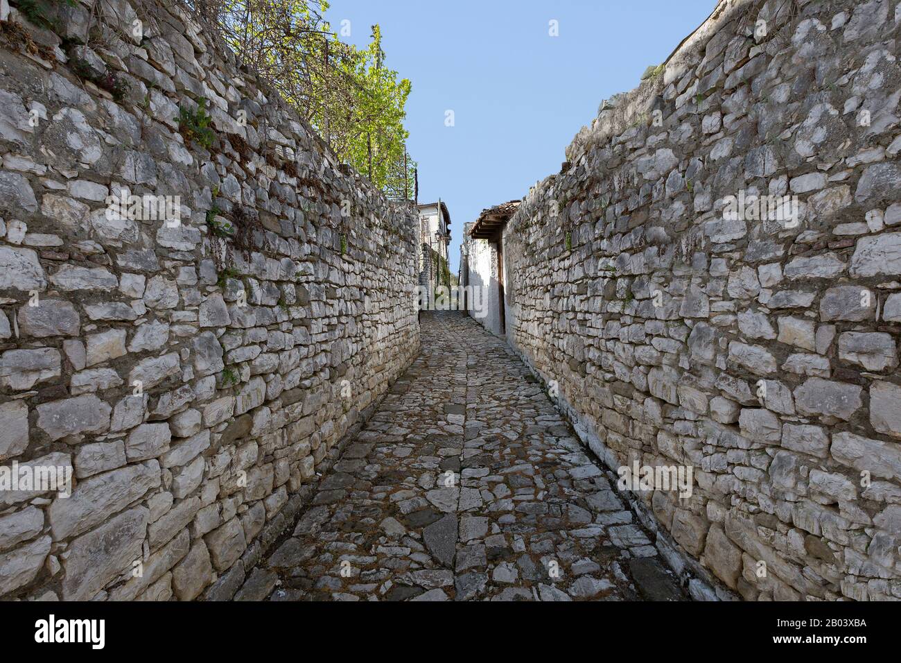 Narrow mediterranean street cobblestone hi res stock photography and Narrow mediterranean street cobblestone hi res stock photography and