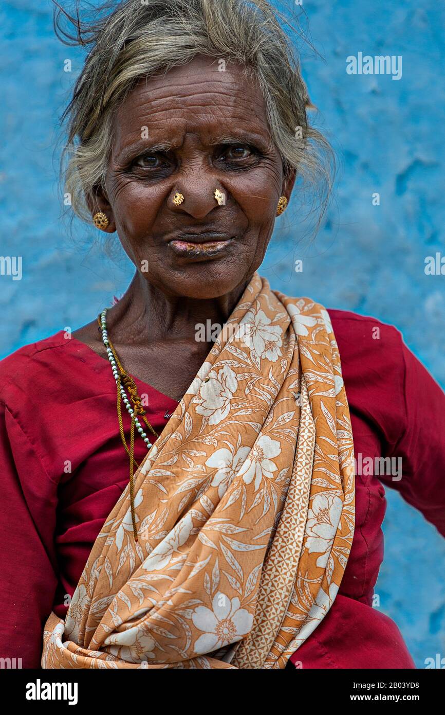 Portrait of Sri Lankan woman, in Nuwara Eliya, Sri Lanka Stock Photo