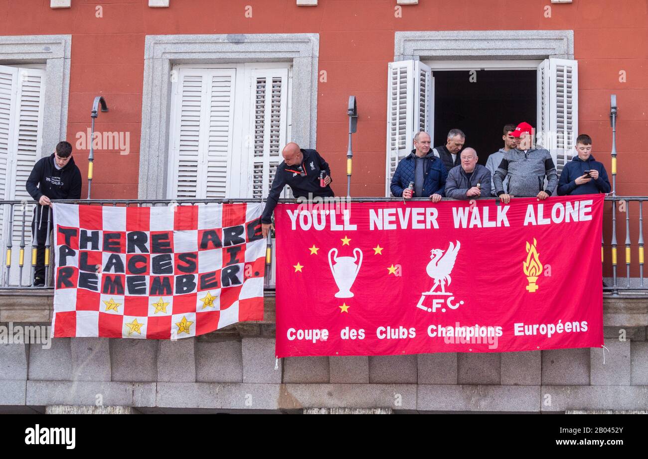 Madrid, Spain. 18th February 2020. Fans hang banners from balconies as Liverpool fans gather in Plaza Mayor in Madrid ahead of Liverpool's last 16 Champions league game against Atletico Madrid. Credit: Alan Dawson/Alamy Live News Stock Photo
