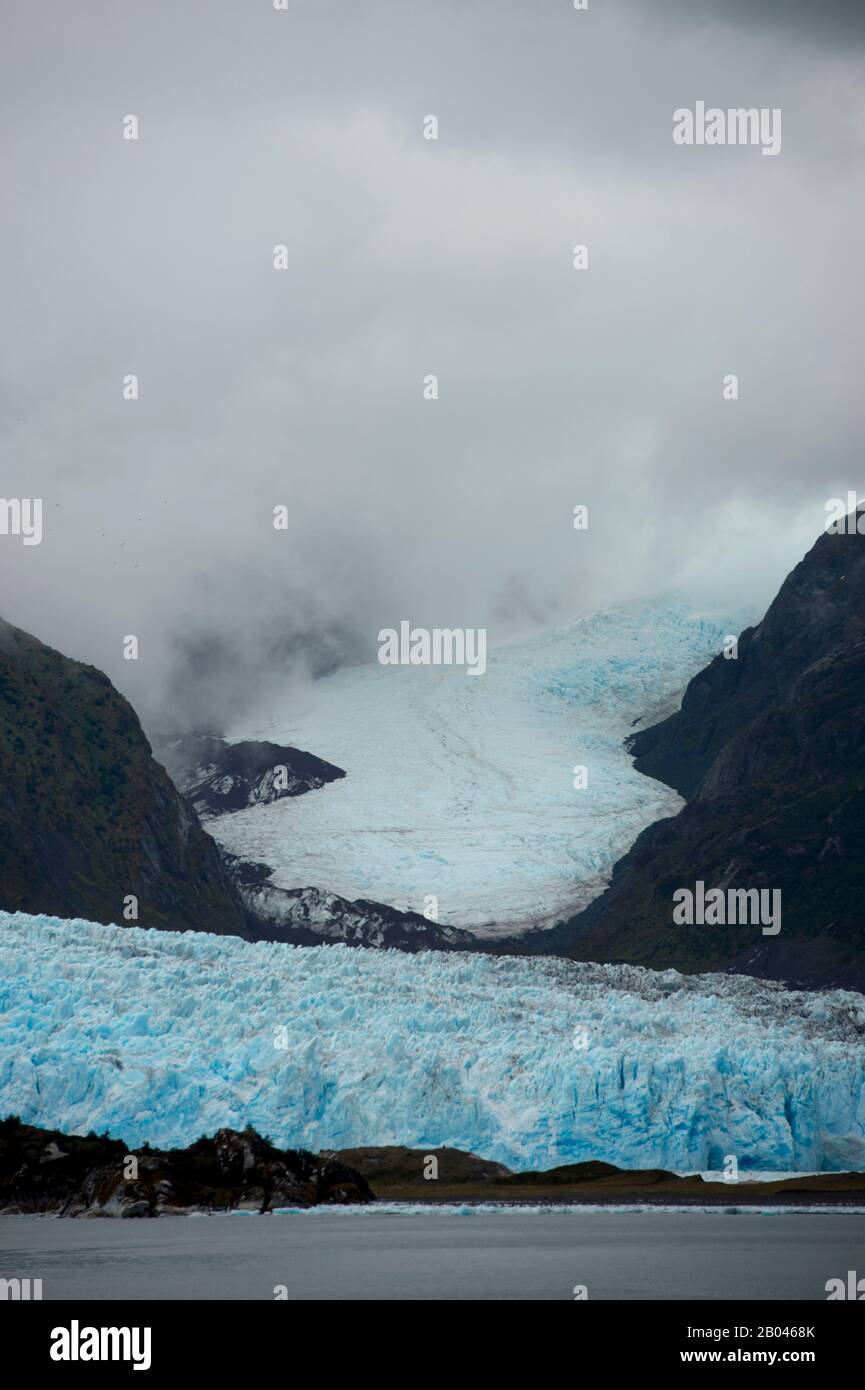 View of the Amalia Glacier, also known as Skua Glacier, a tidewater glacier located in Bernardo O'Higgins National Park on the edge of the Sarmiento C Stock Photo