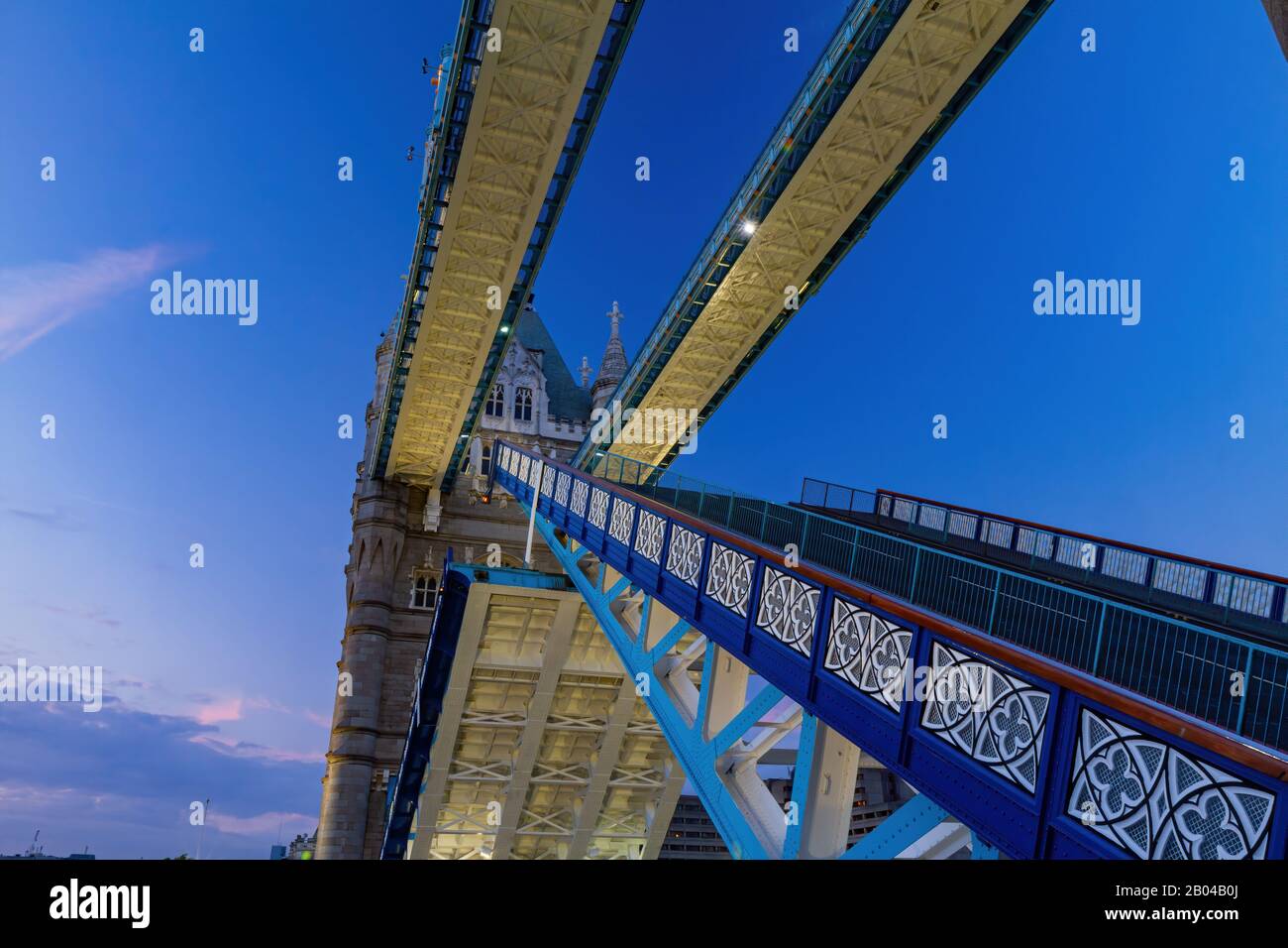 Sunset view tower bridge hi-res stock photography and images - Alamy