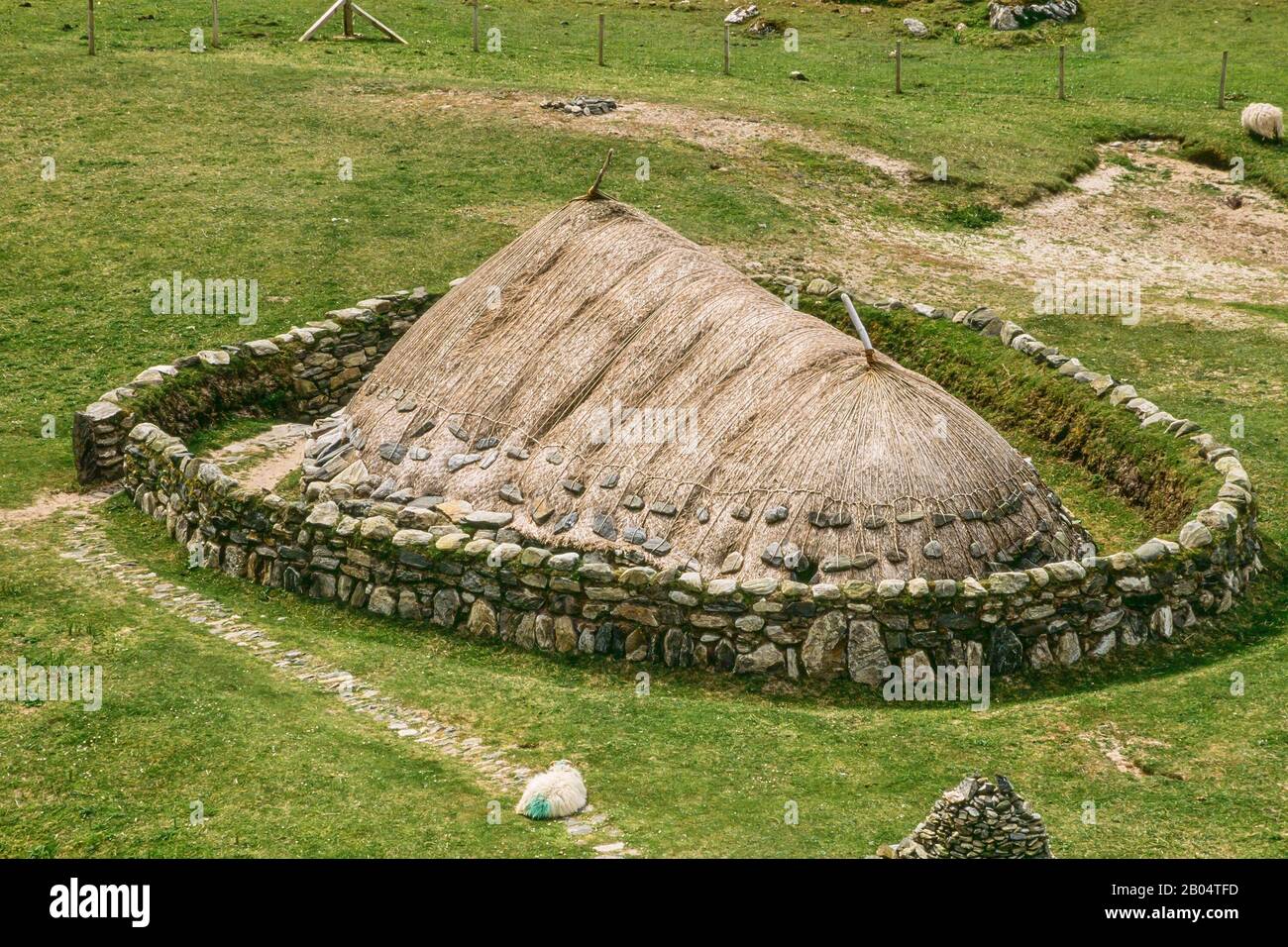 Reconstructed Iron age round house at Bosta (Bostadh), Great Bernera, on the Isle of Lewis, Scotland, UK Stock Photo