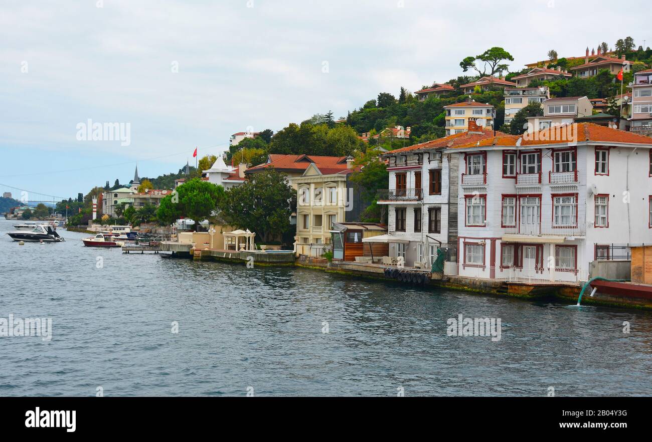 The waterfront of the Cengelkoy district in Uskudar on the Asian shore of Istanbul, Turkey Stock Photo